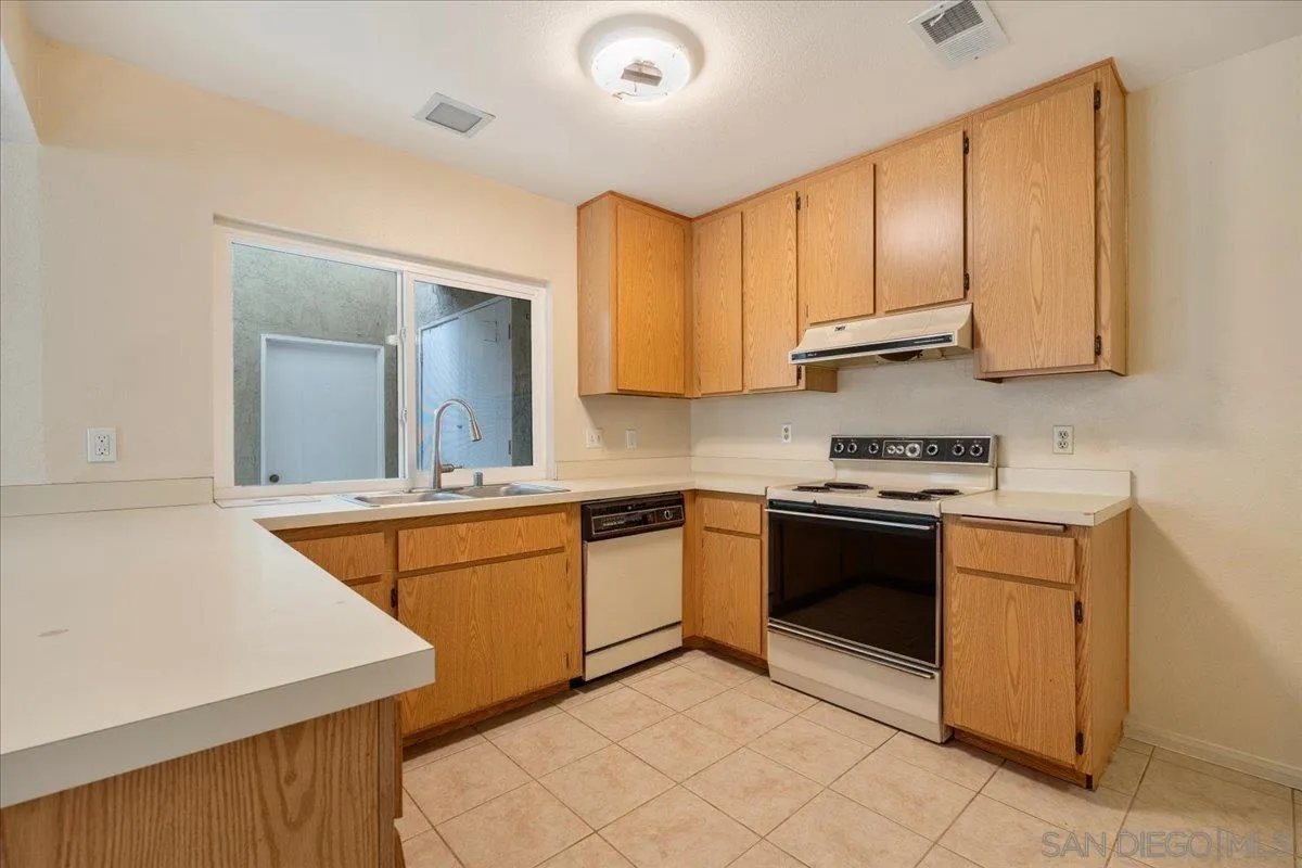Photo #12: 260019349 Listing: Photo #12