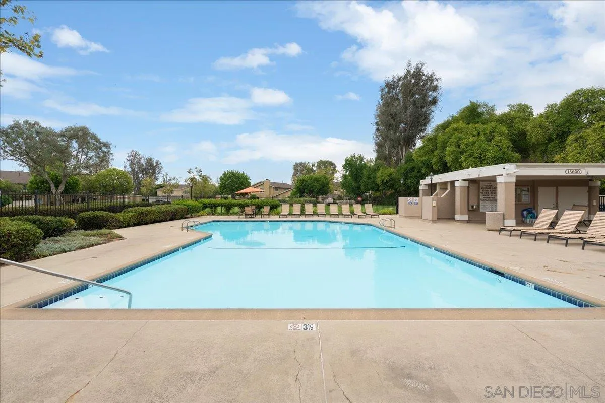 Photo #33: 260019349 Listing: Photo #33