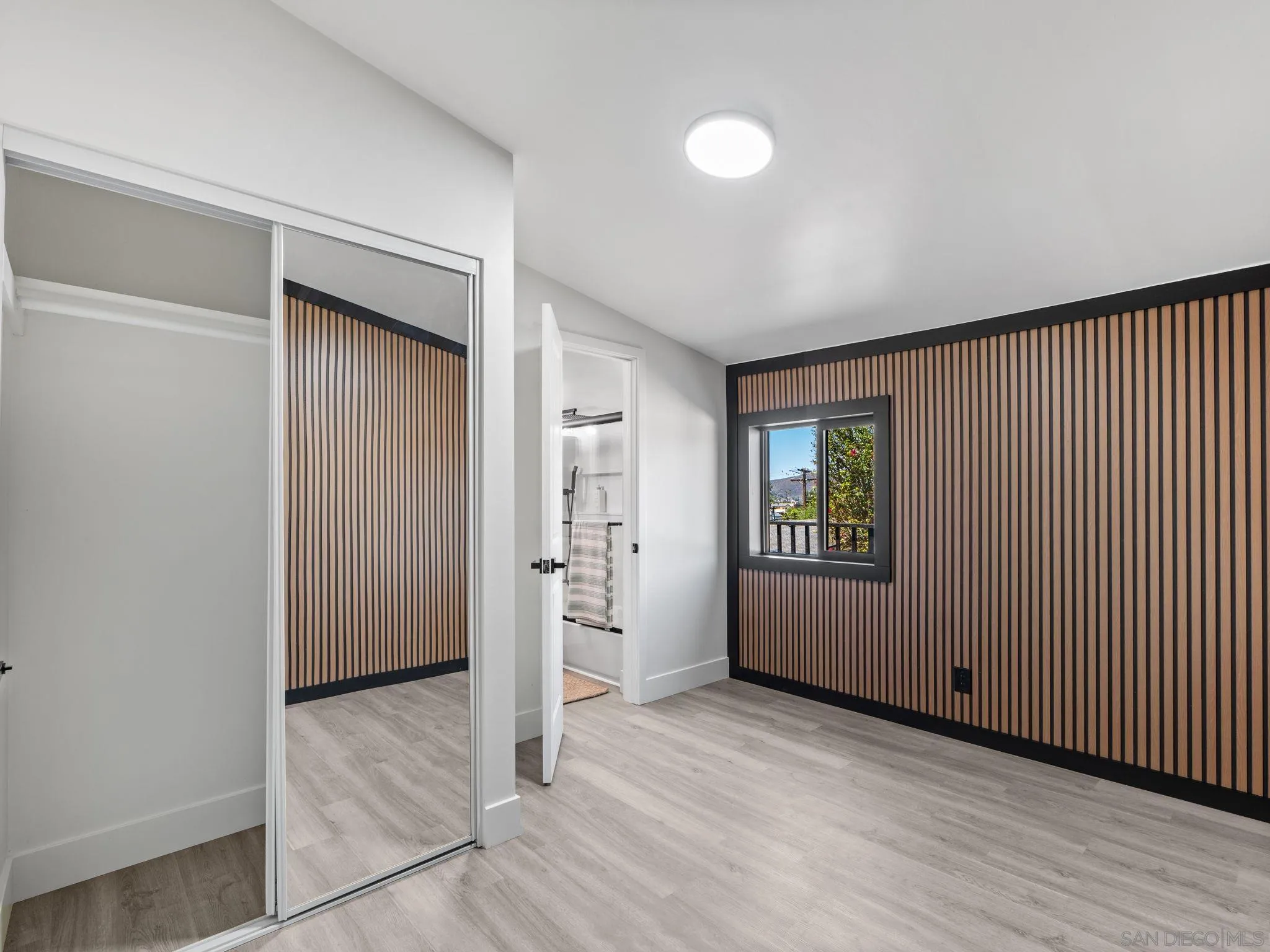 https://cdn.realtyfeed.com/cdn/127/260019350/07d4120fe33904f46672bacf983c5a71.webp