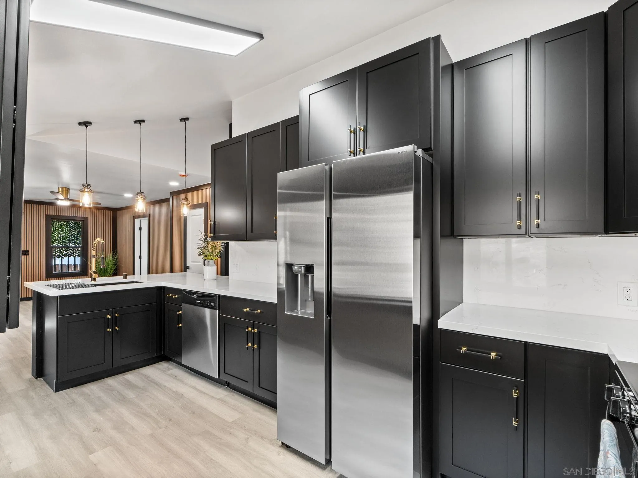 https://cdn.realtyfeed.com/cdn/127/260019350/2b06edb72e0a8d082666473217f15234.webp