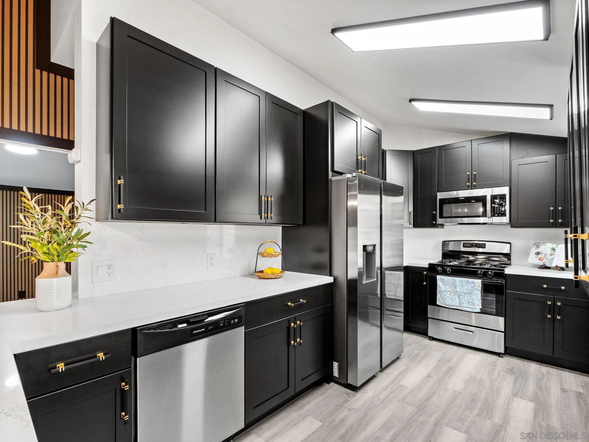 https://cdn.realtyfeed.com/cdn/127/260019350/631e4a4633279da01e0eb636062027c4.webp