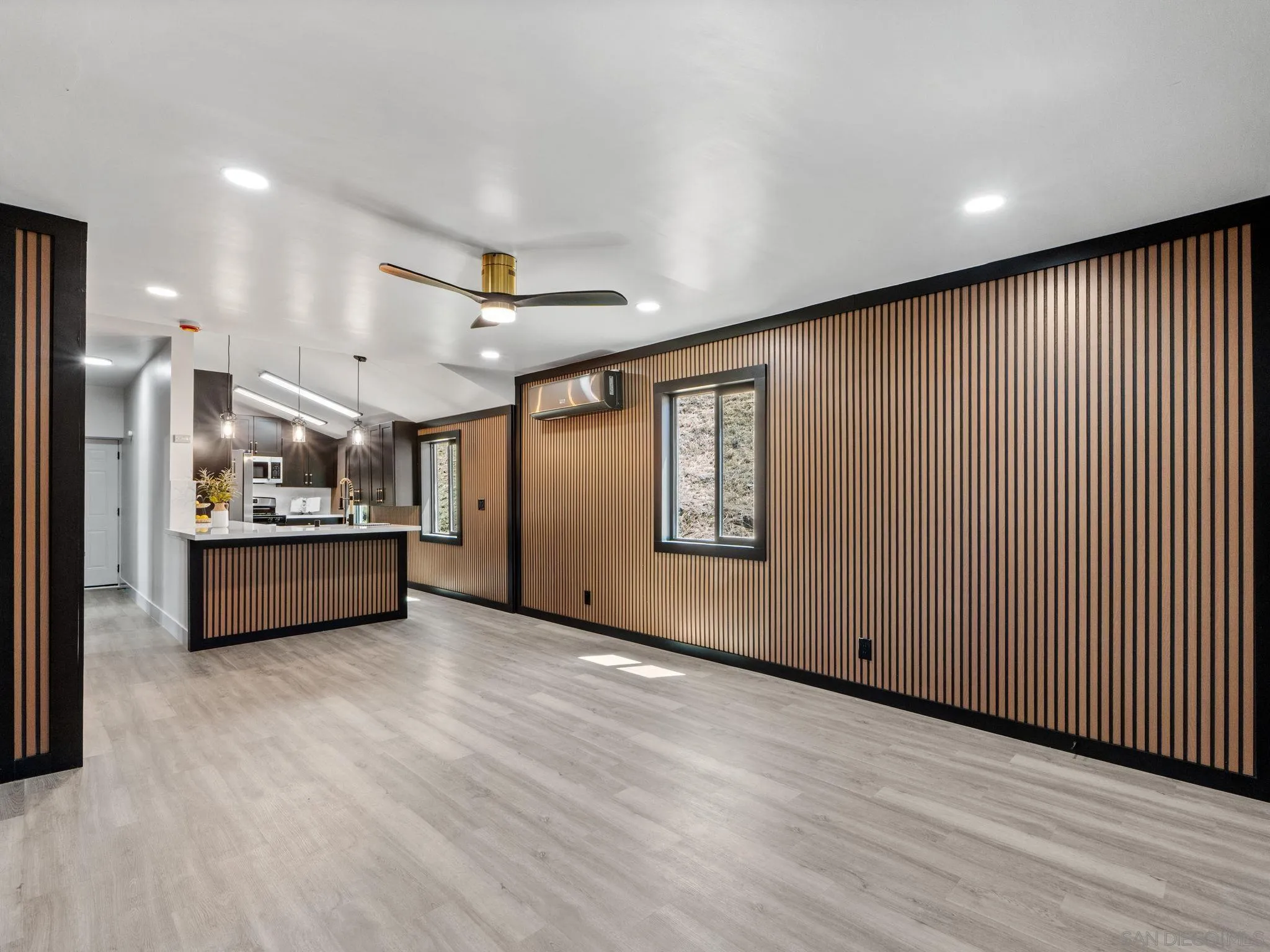 https://cdn.realtyfeed.com/cdn/127/260019350/bb872304389b5783b6037a3a9fb7e6d6.webp