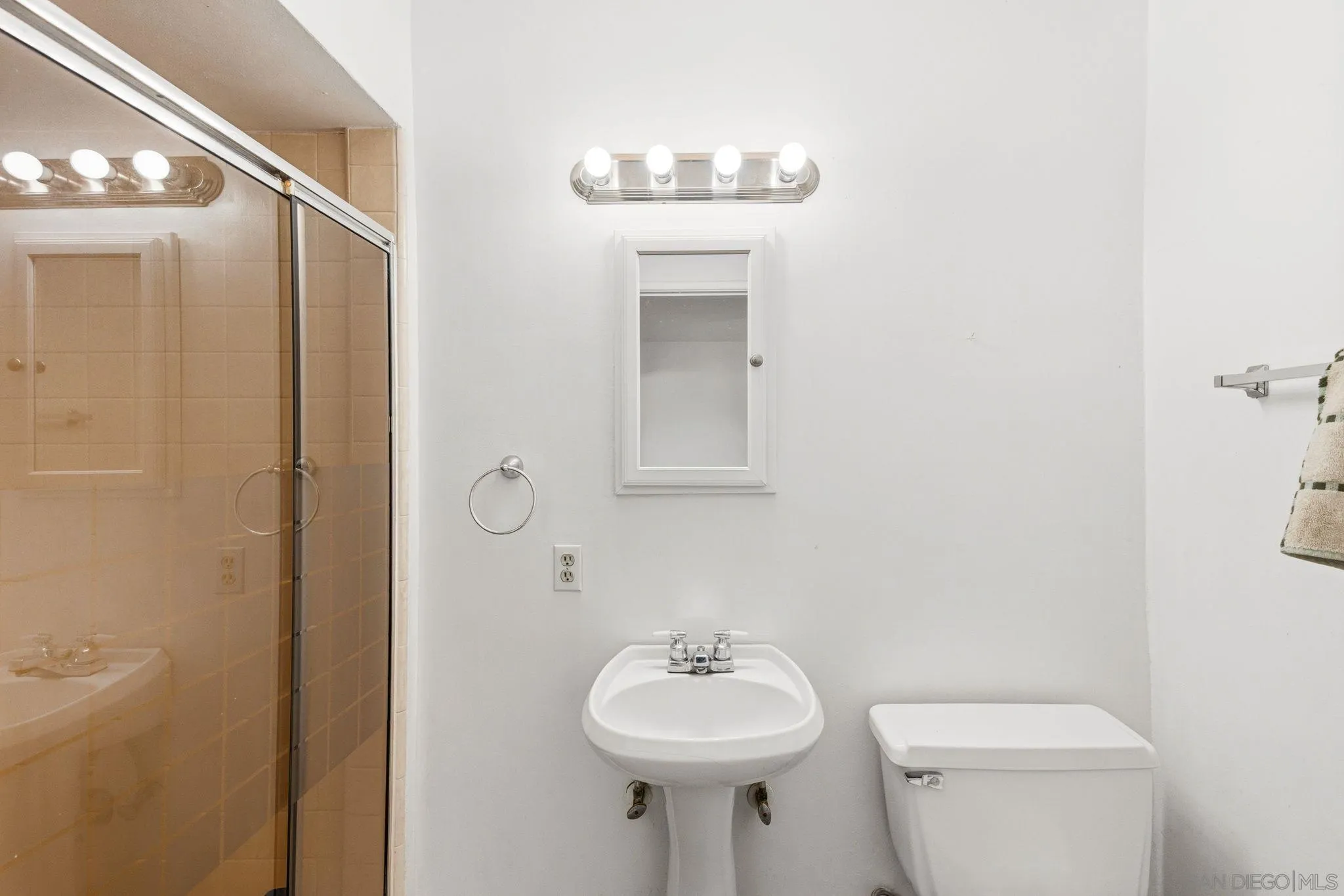 https://cdn.realtyfeed.com/cdn/127/260019351/06e0158765bc6ca0b60c037caa49f61a.webp