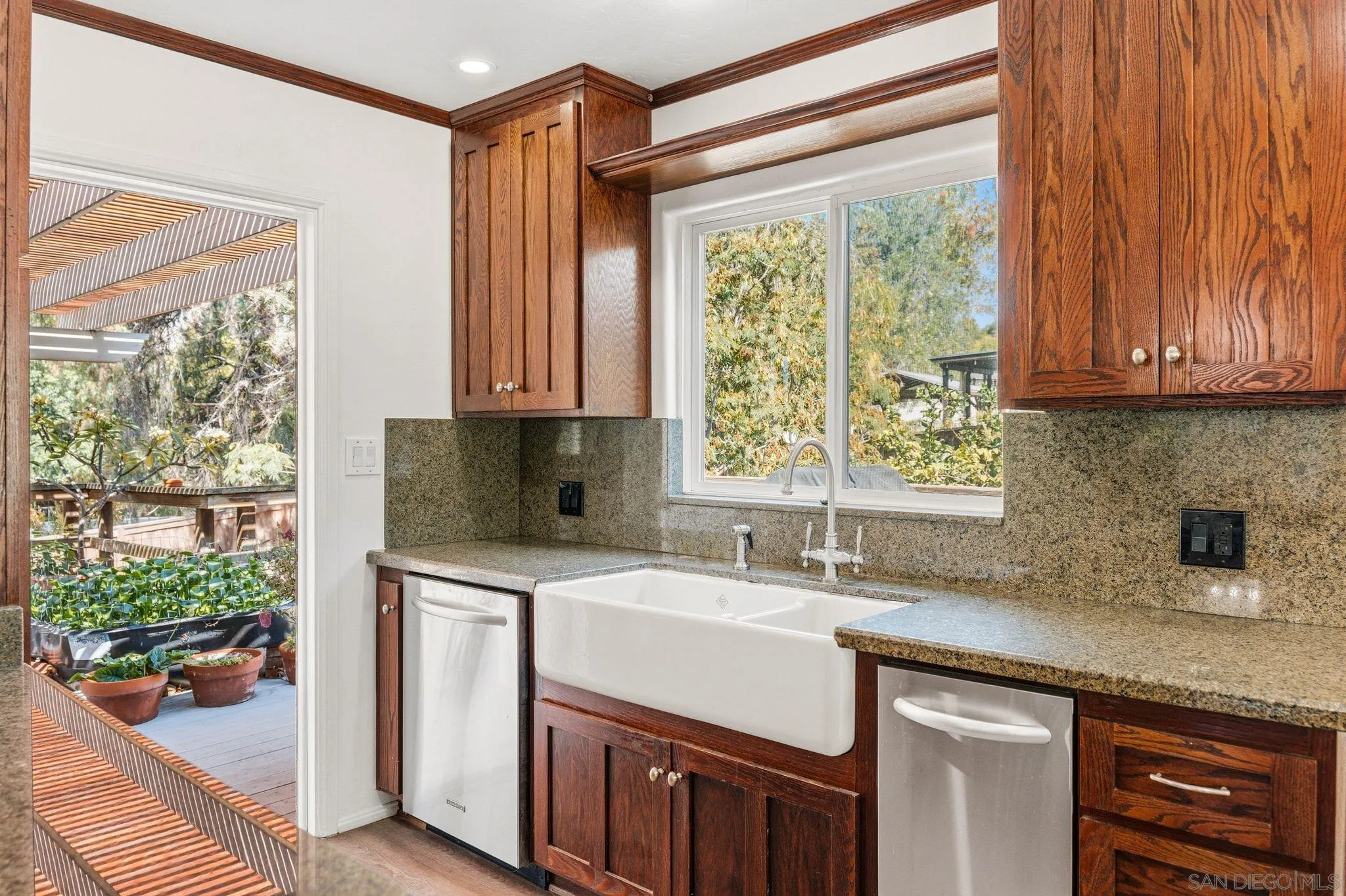 https://cdn.realtyfeed.com/cdn/127/260019351/26f5e9a7904ddcee26dabaae01c8cfee.webp