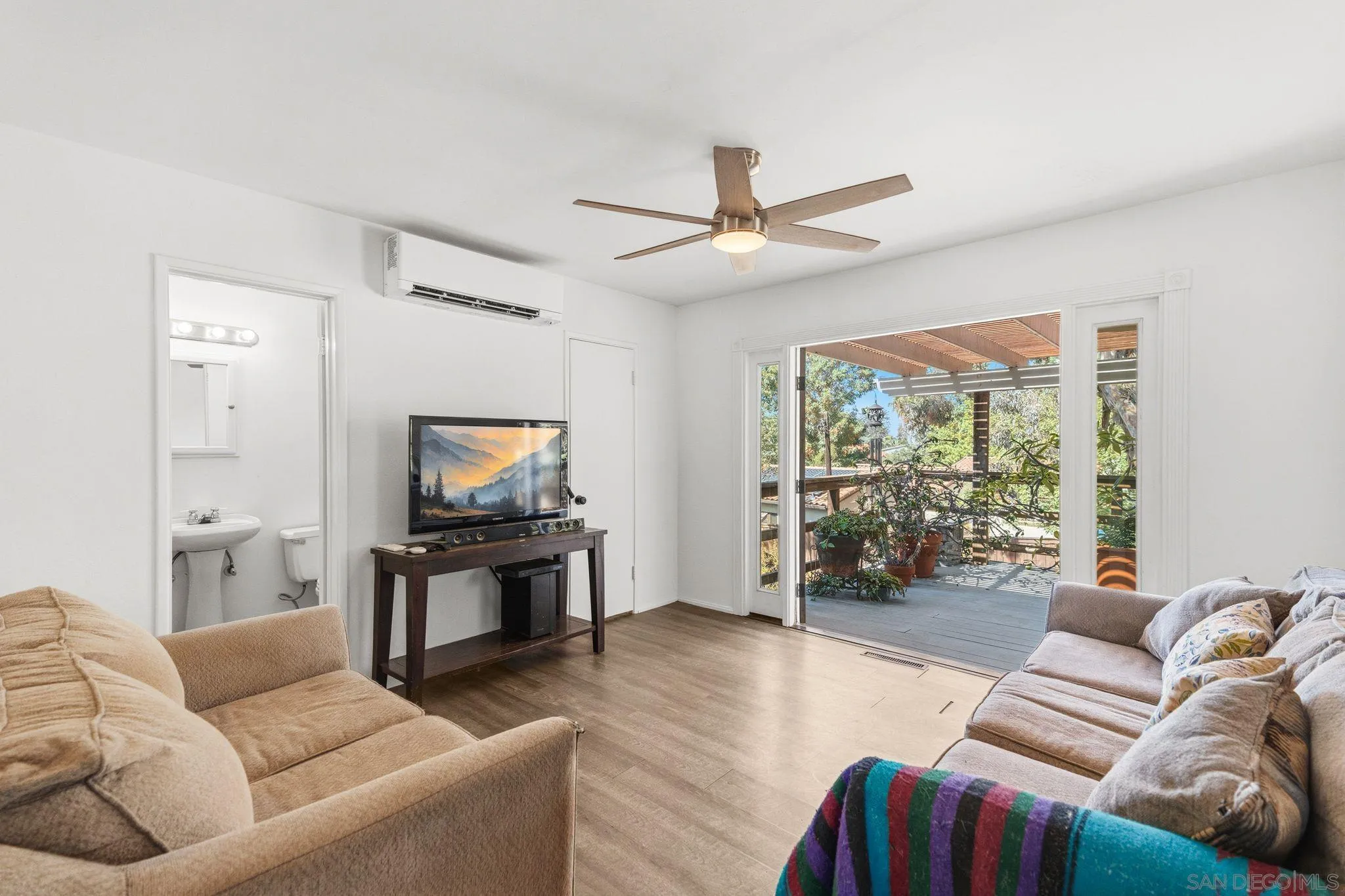 https://cdn.realtyfeed.com/cdn/127/260019351/3ccc6c0aaa1efe876f2ce8d3c3ec3f2f.webp