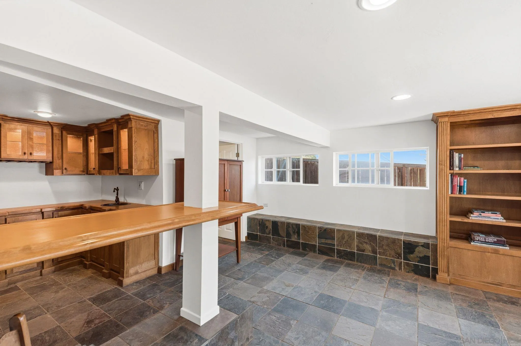 https://cdn.realtyfeed.com/cdn/127/260019351/ac41ad23825fb7faf01455fd5247a765.webp