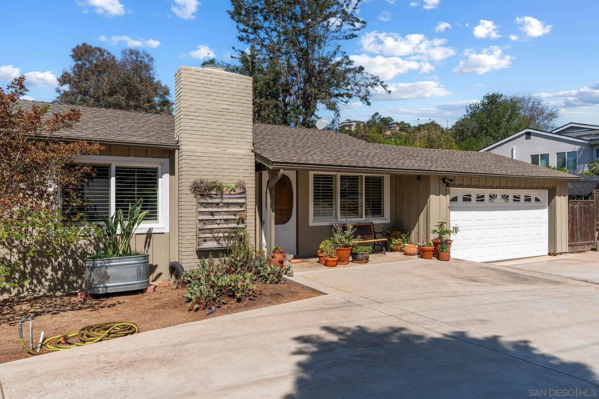https://cdn.realtyfeed.com/cdn/127/260019351/e3d86d828bda54514ae68f7f3982b7d1.webp