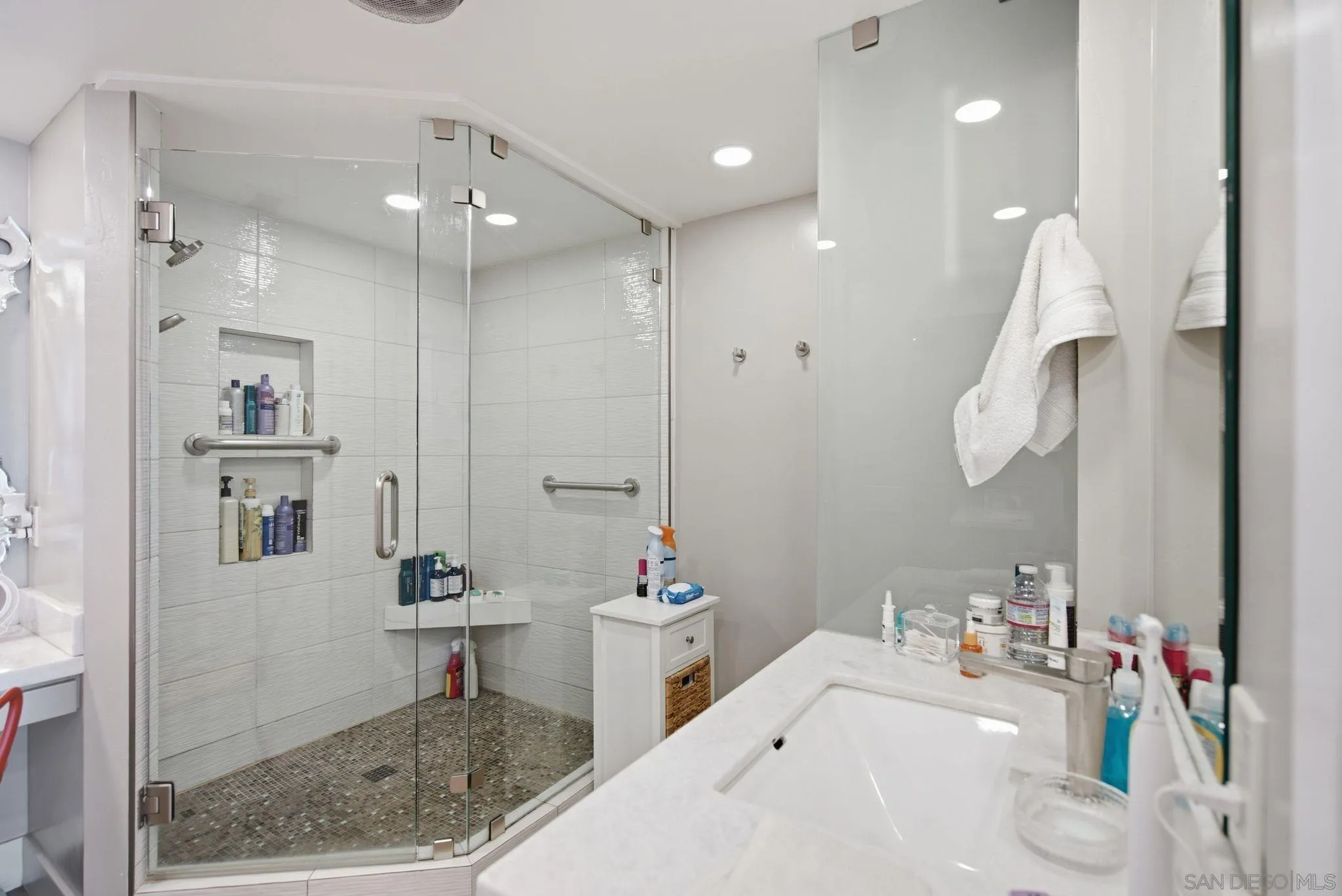 https://cdn.realtyfeed.com/cdn/127/260019352/320d498780c067cca9bb95c7c44ddc69.webp