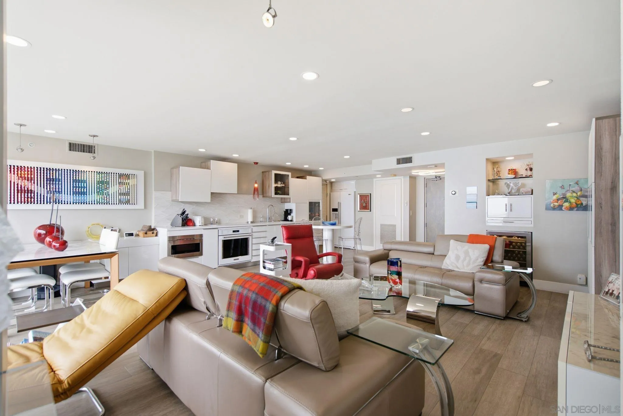https://cdn.realtyfeed.com/cdn/127/260019352/4c1ec5cb1ca9426a3b98614239772c23.webp