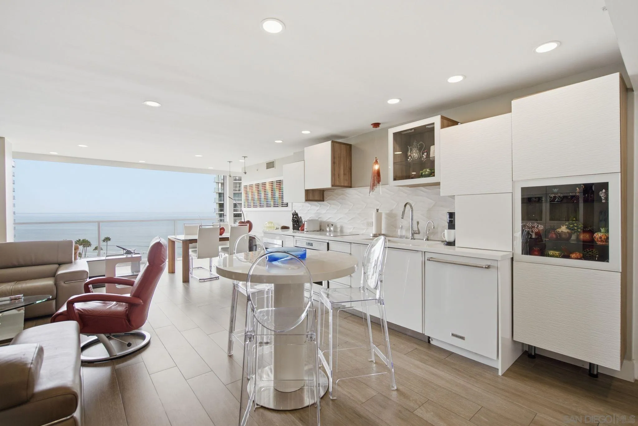 https://cdn.realtyfeed.com/cdn/127/260019352/5f42c0be7f4a3e676813c67b7d3da21e.webp