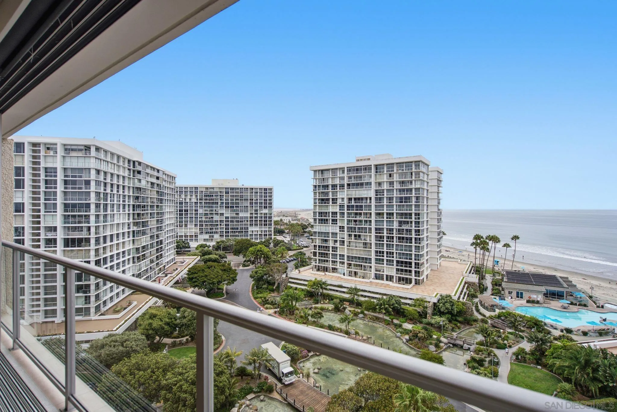 https://cdn.realtyfeed.com/cdn/127/260019352/94255aa1a700088c202be9ec26a51dd6.webp