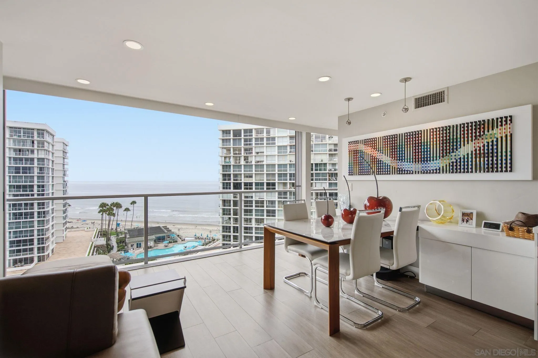 https://cdn.realtyfeed.com/cdn/127/260019352/d1049c81578711d393bcab64eb61c237.webp