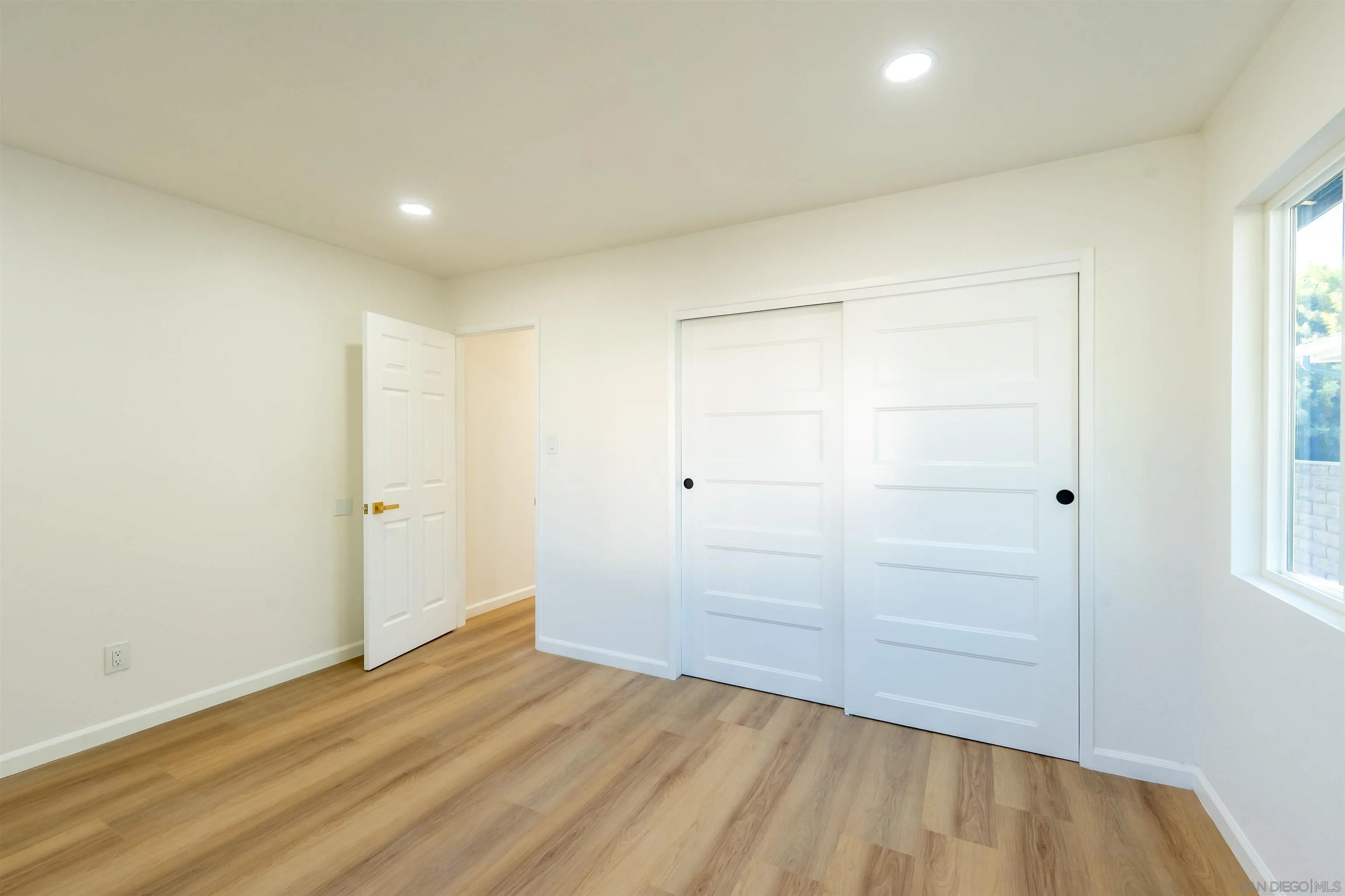 https://cdn.realtyfeed.com/cdn/127/260019353/058b57967e56a998244681945b0a121b.webp
