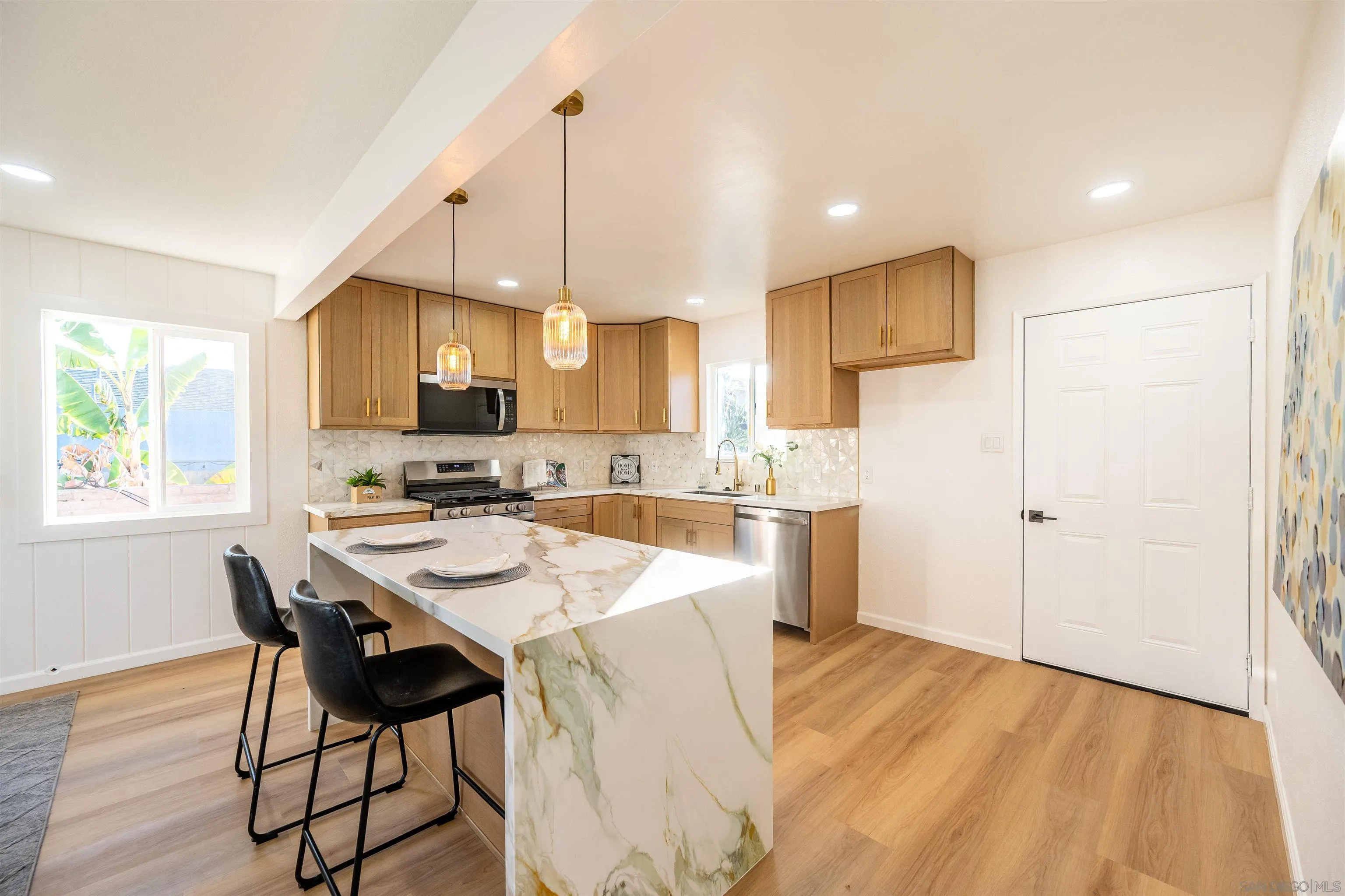 https://cdn.realtyfeed.com/cdn/127/260019353/bfe8dd1d1eeb35f063e886ad29ddcb0a.webp