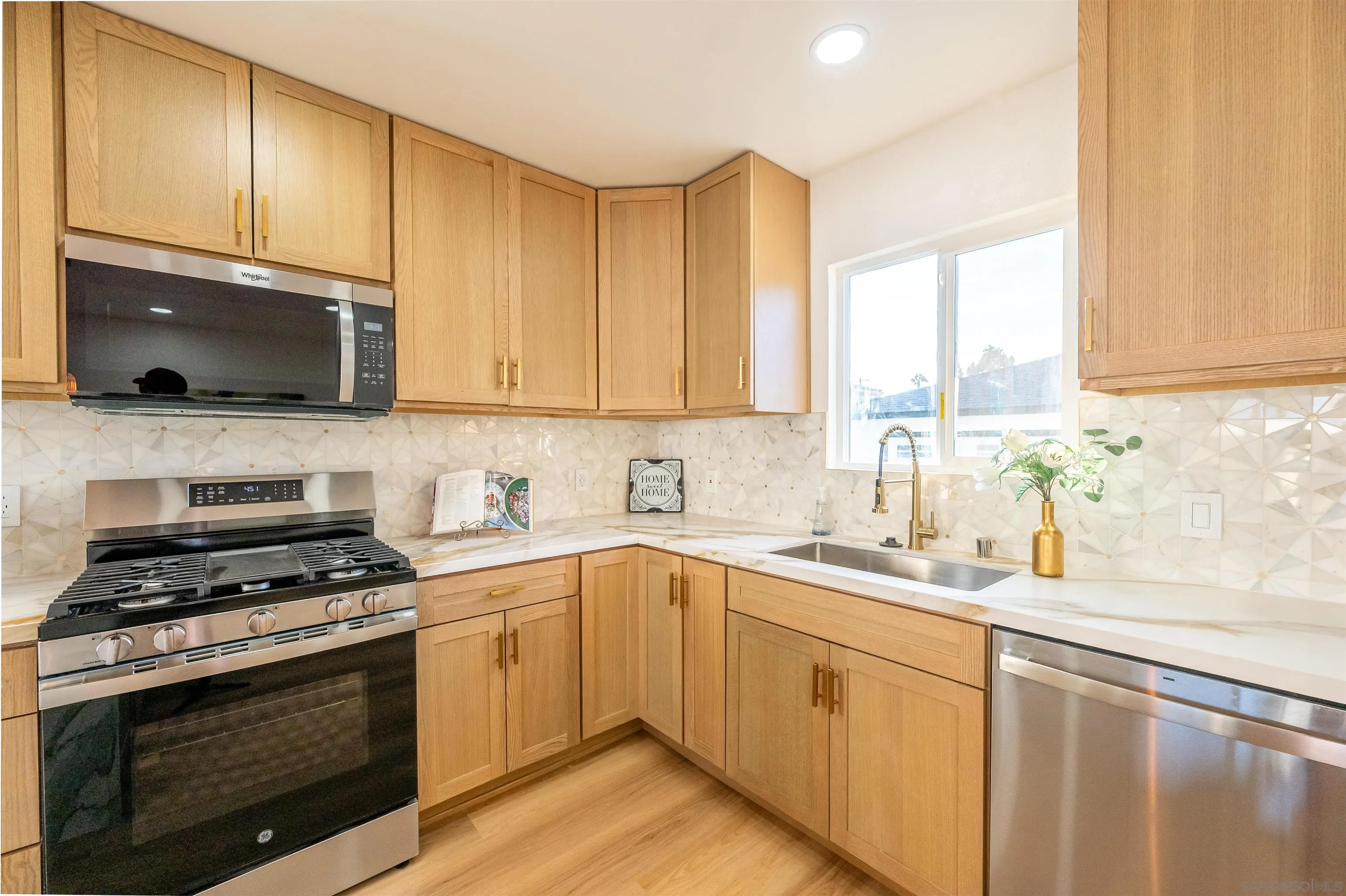 https://cdn.realtyfeed.com/cdn/127/260019353/c555ec1626dfa1b2a2b2bd2707f8519d.webp