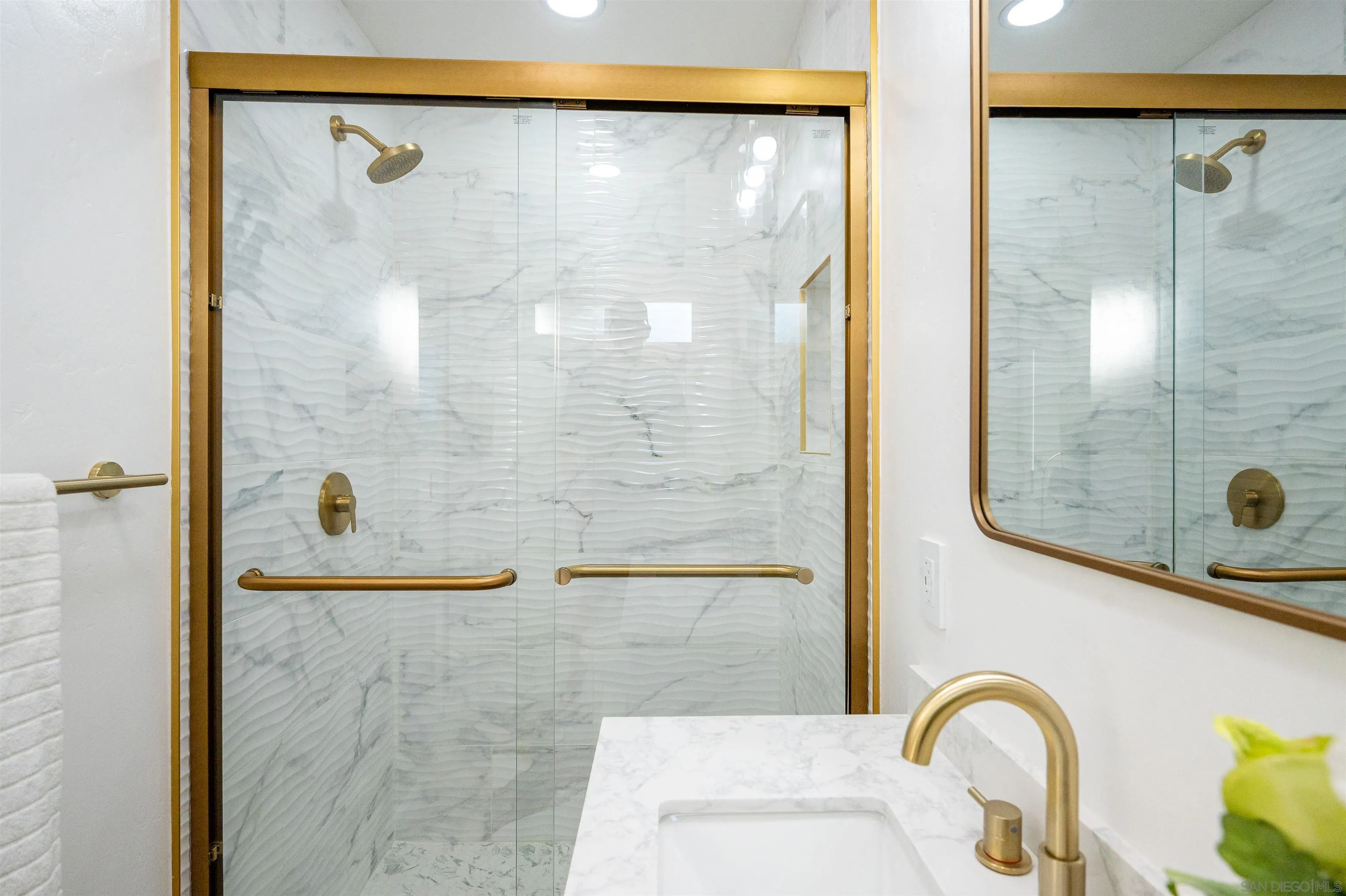 https://cdn.realtyfeed.com/cdn/127/260019353/f1481e466181f1b46790e7ab8cf6a825.webp