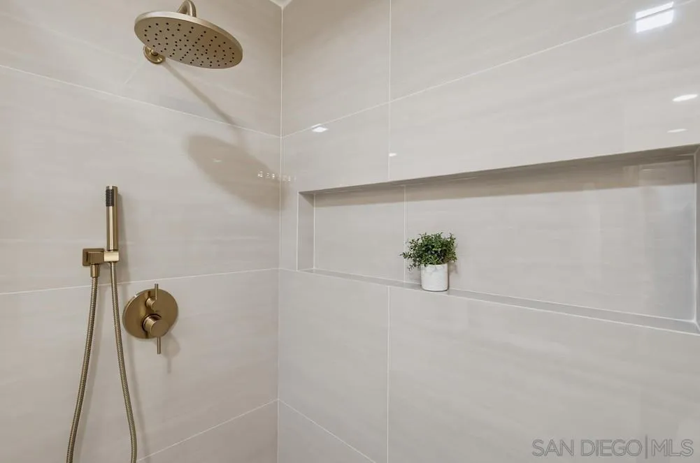 https://cdn.realtyfeed.com/cdn/127/260019354/547095652124410e1604a575c028af51.webp