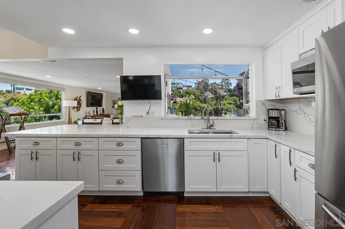 https://cdn.realtyfeed.com/cdn/127/260019355/1b1721b14540affb9370f52c5c195d0a.webp