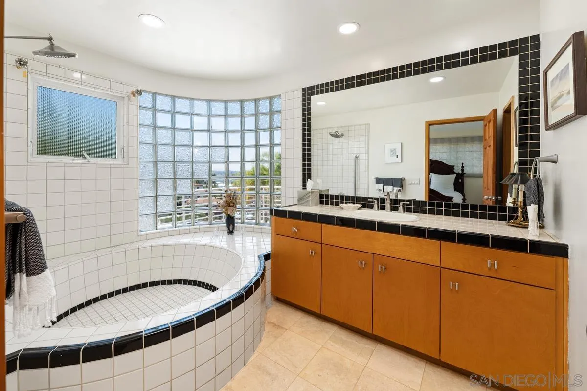 https://cdn.realtyfeed.com/cdn/127/260019355/6e110bc670e160fca2904e208d16c4e3.webp