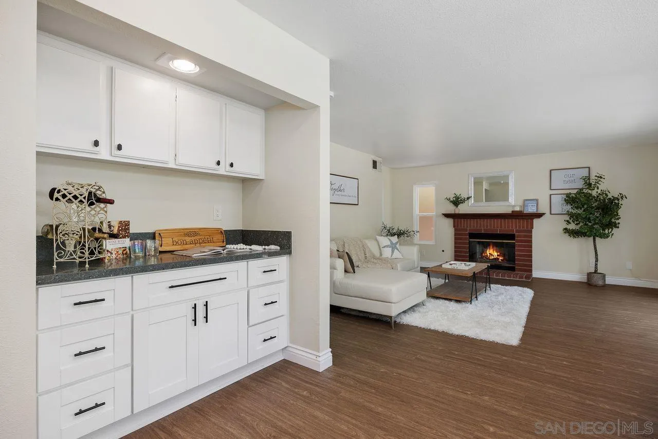 https://cdn.realtyfeed.com/cdn/127/260019356/aeb3bb9bd42c373712f04117a326f694.webp