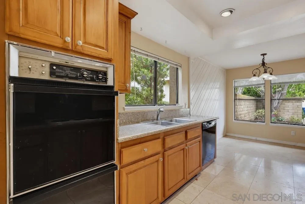 Photo #8: 260019358 Listing: Photo #8