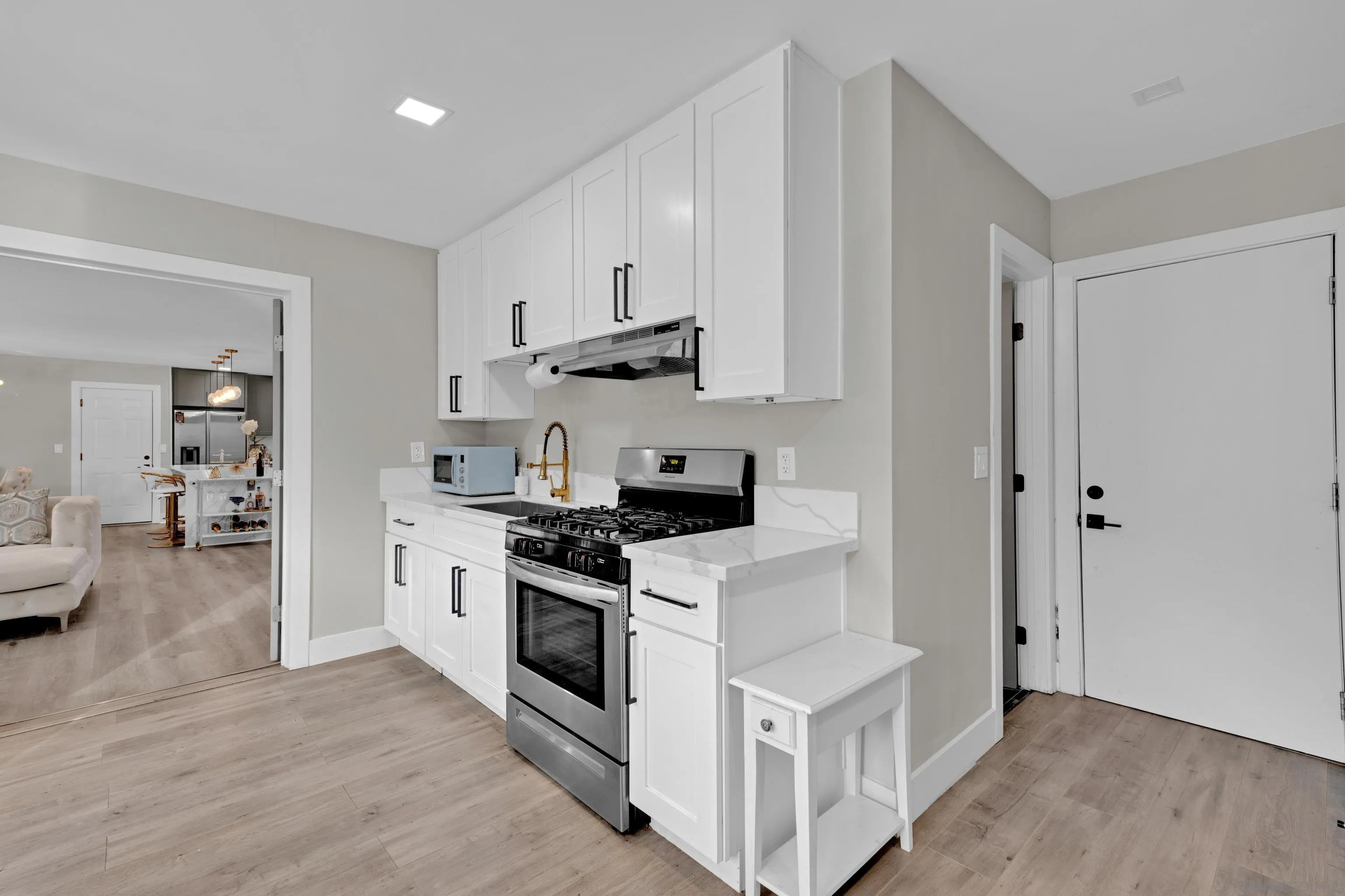 https://cdn.realtyfeed.com/cdn/127/260019359/130757b18fc15d2960d08130254843ae.webp
