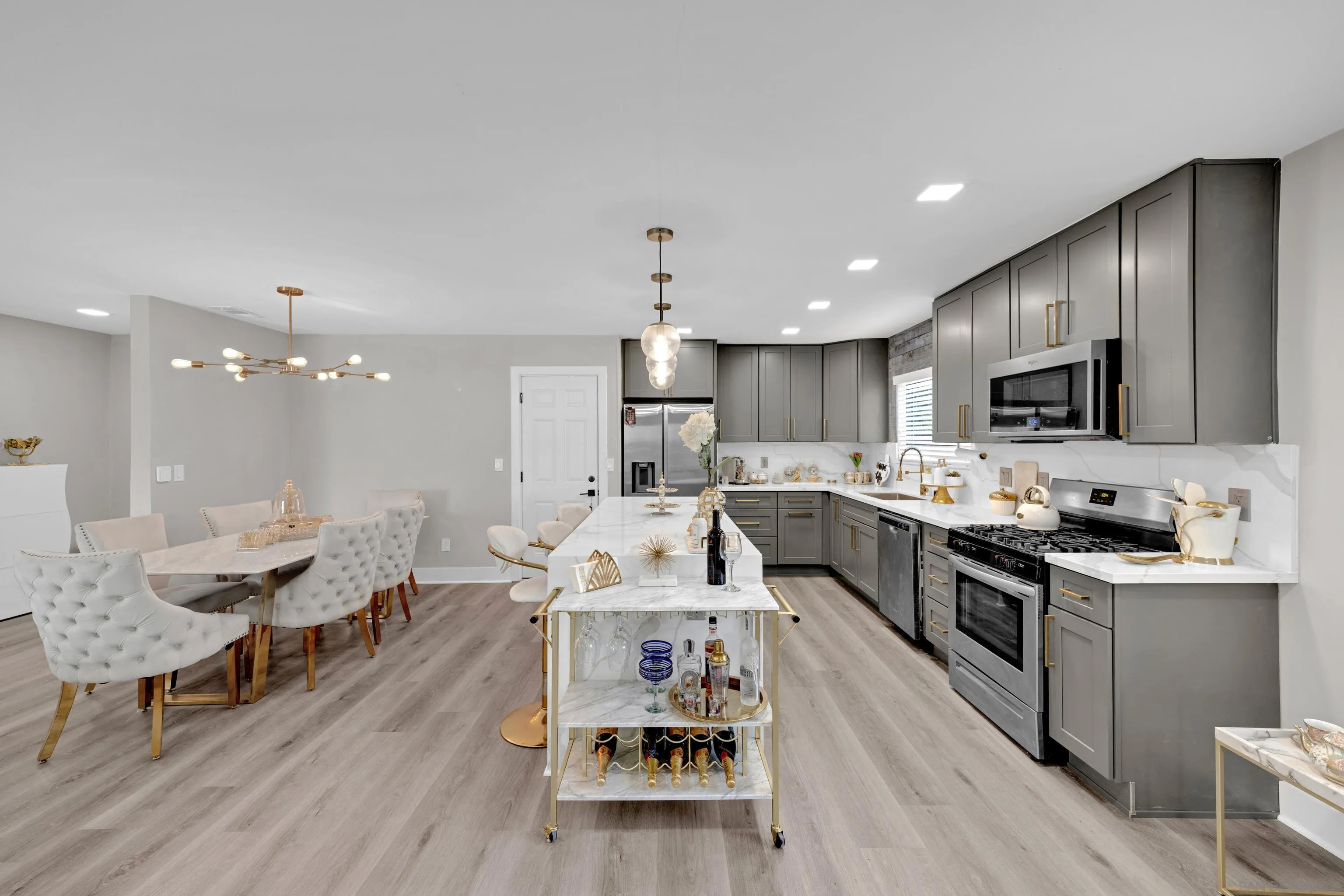 https://cdn.realtyfeed.com/cdn/127/260019359/1729ed120b987f2e538612b385dd5db8.webp
