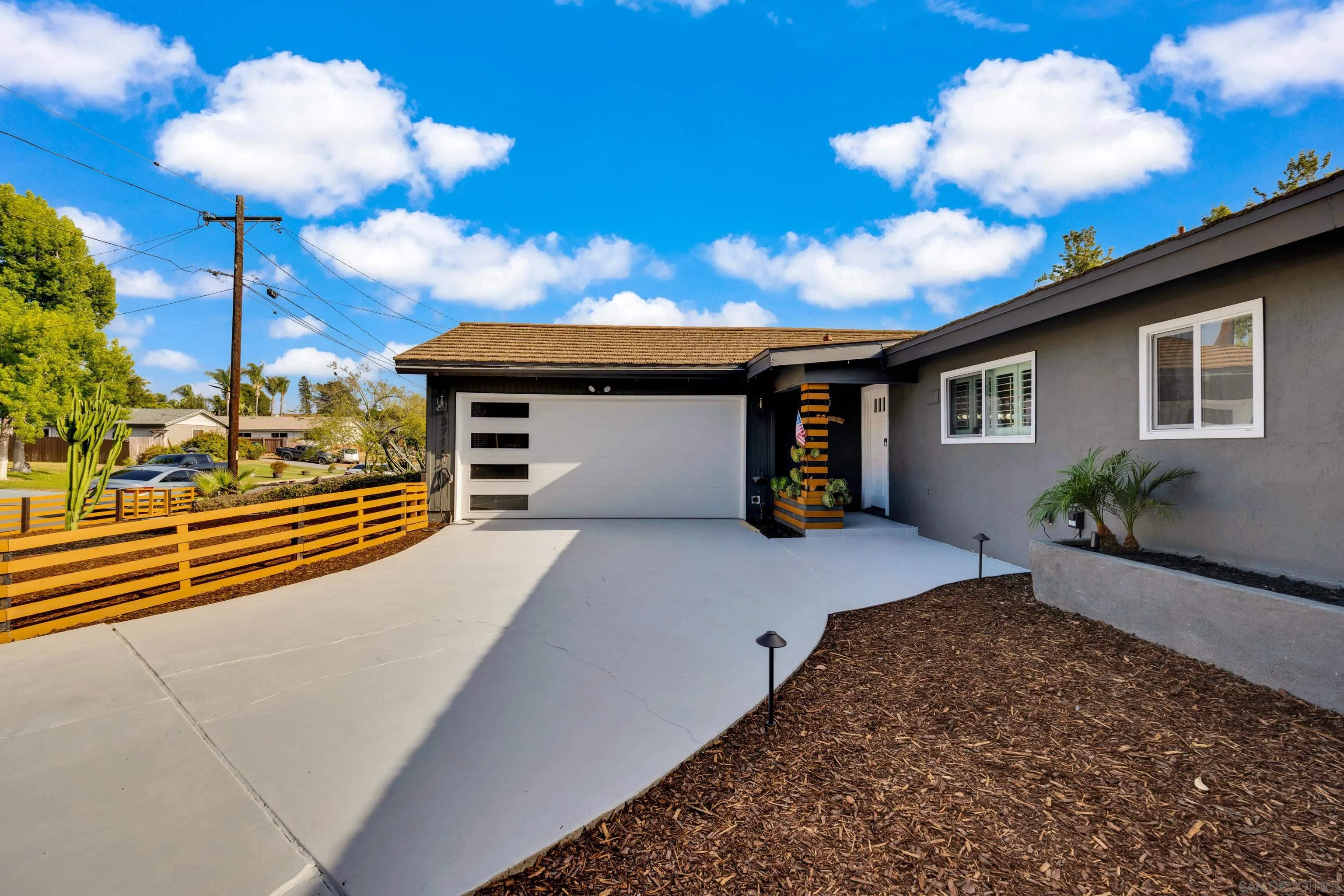 https://cdn.realtyfeed.com/cdn/127/260019359/65c8b3e5aea22a2afa37cf971a5deb3a.webp