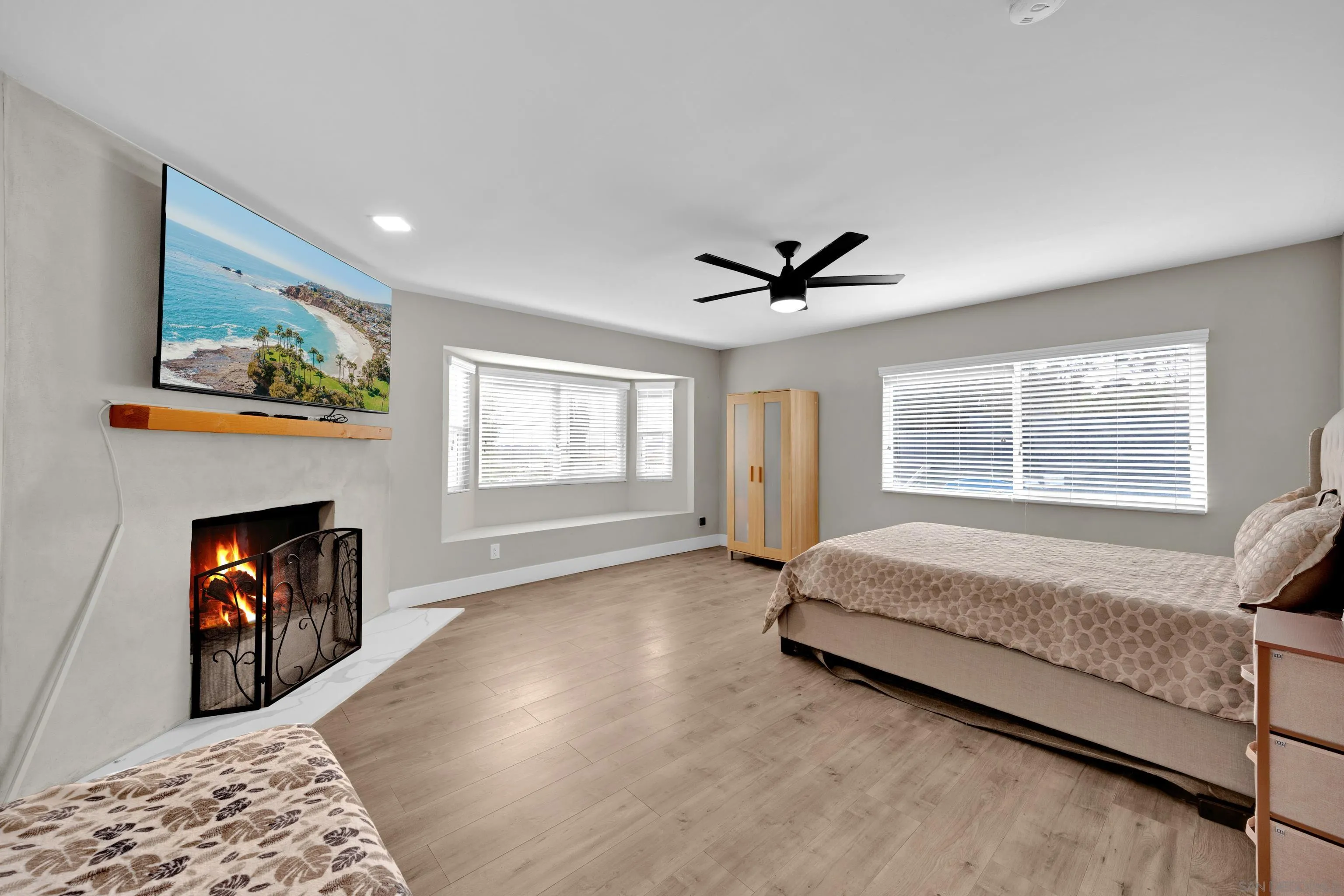 https://cdn.realtyfeed.com/cdn/127/260019359/8576b8b7ede359b8f331a4208f4a4f8b.webp