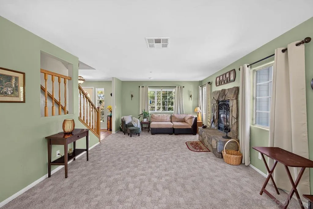 https://cdn.realtyfeed.com/cdn/127/260019363/07f93cfd957a9f866c4e4bd744cded37.webp