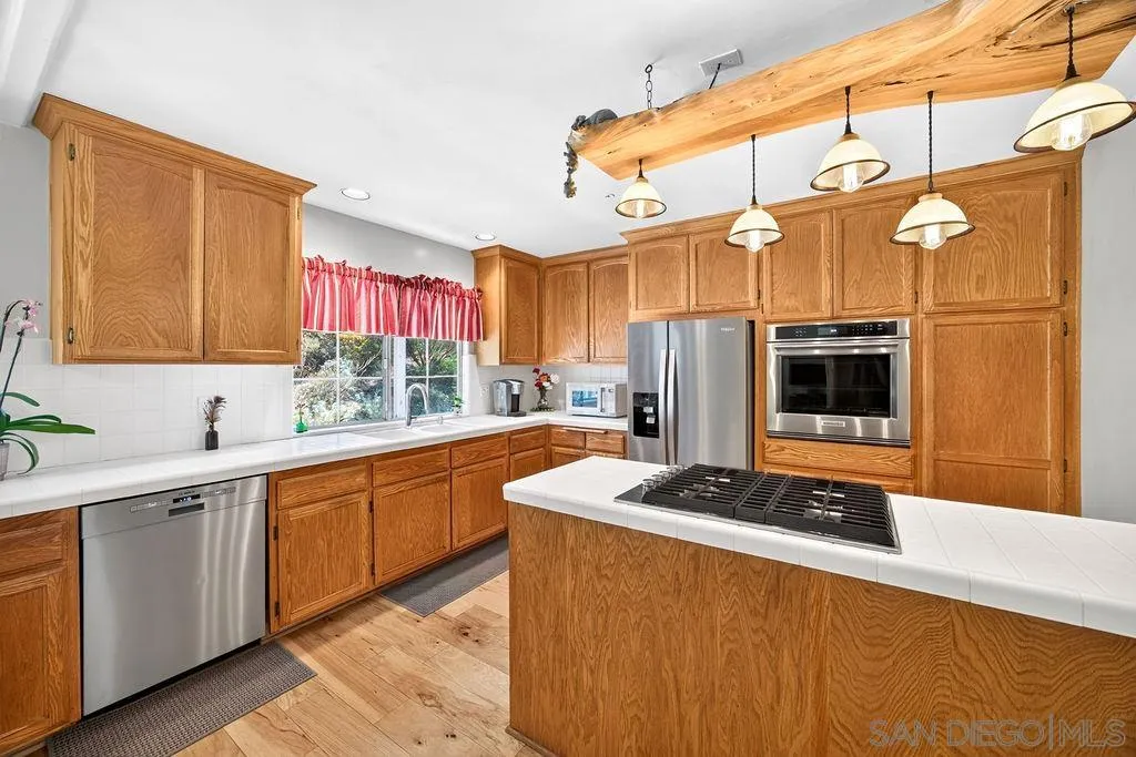 https://cdn.realtyfeed.com/cdn/127/260019363/37283d33e177170317695c385822dc19.webp