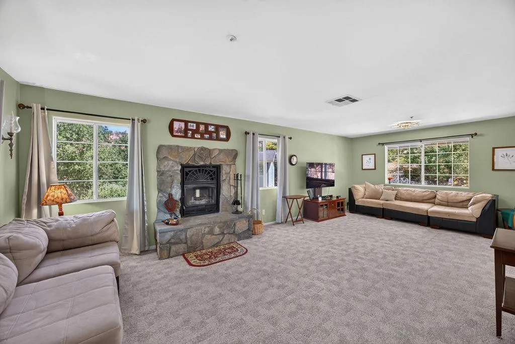 https://cdn.realtyfeed.com/cdn/127/260019363/a2046e5888ae327f0f4aa73af221e6e2.webp
