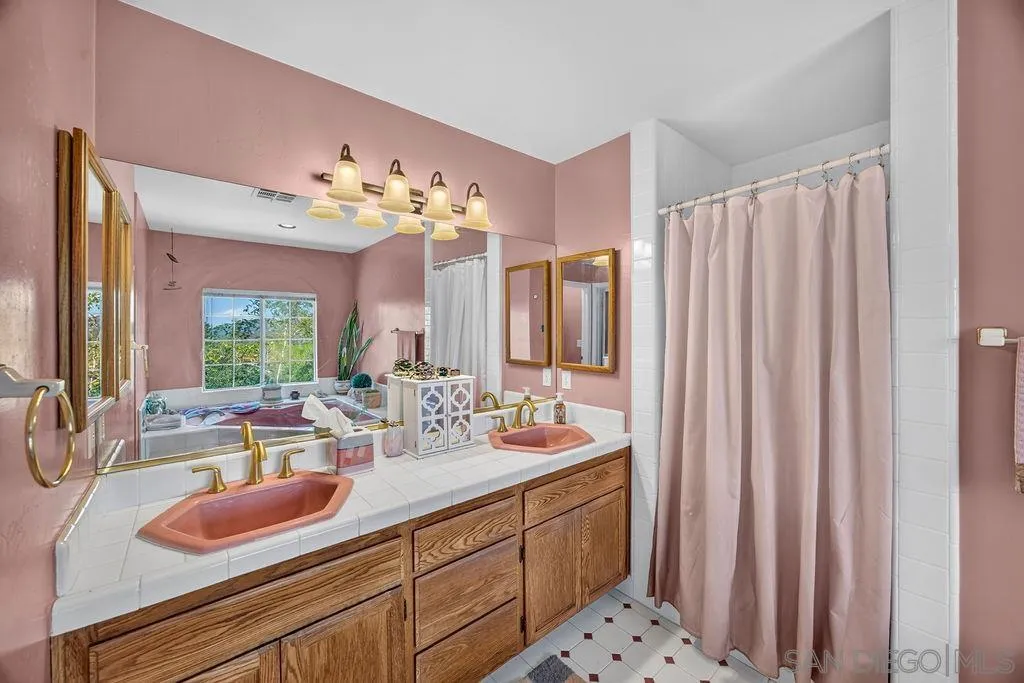 https://cdn.realtyfeed.com/cdn/127/260019363/c2cadb588fc54eb68cbbc03ebd0f55c6.webp