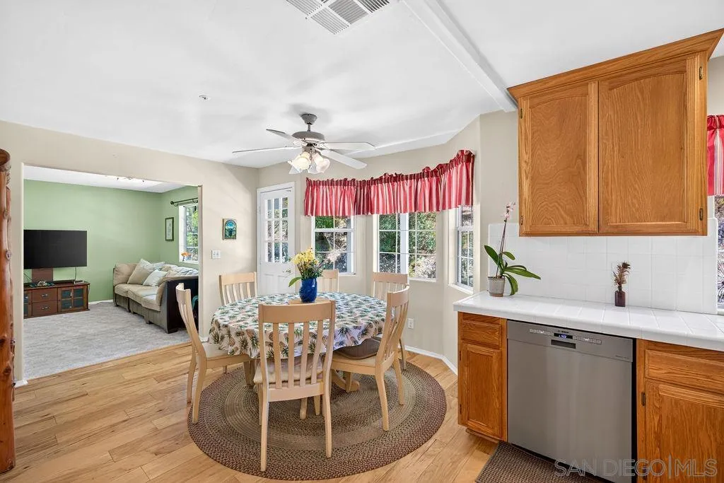 https://cdn.realtyfeed.com/cdn/127/260019363/f2fe0dc1f8f2d9e871e89f316fd638a2.webp