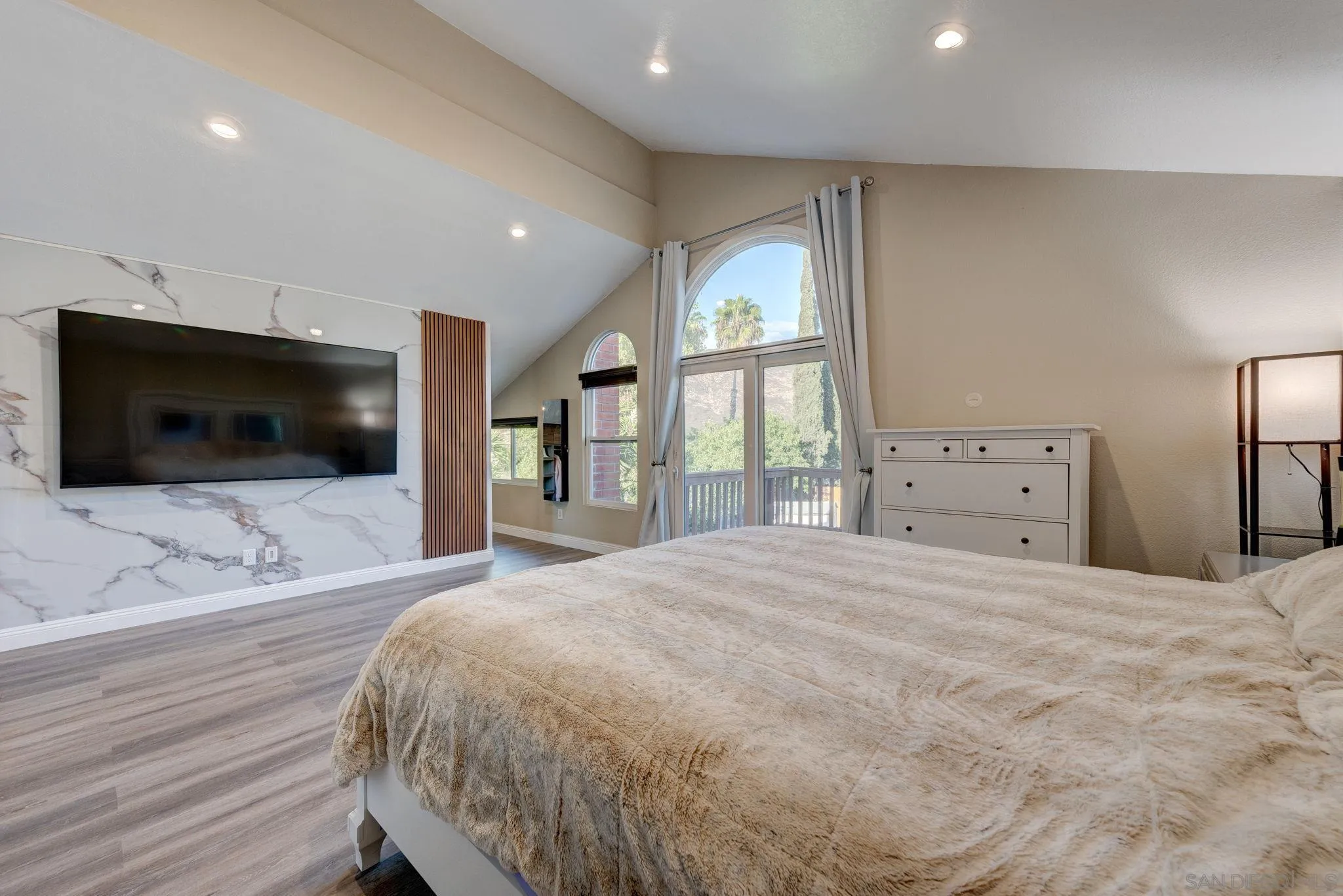 https://cdn.realtyfeed.com/cdn/127/260019365/2b38e5503b6b59574bb900a69913b670.webp