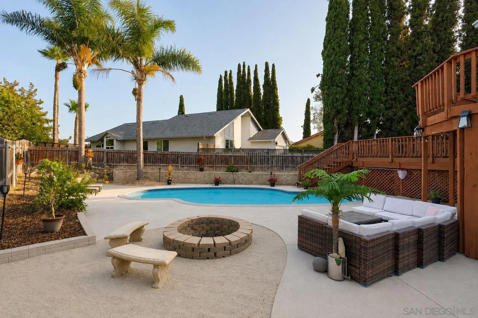 https://cdn.realtyfeed.com/cdn/127/260019365/9b76b43adc76b54d1a3070bb8c51d49b.webp