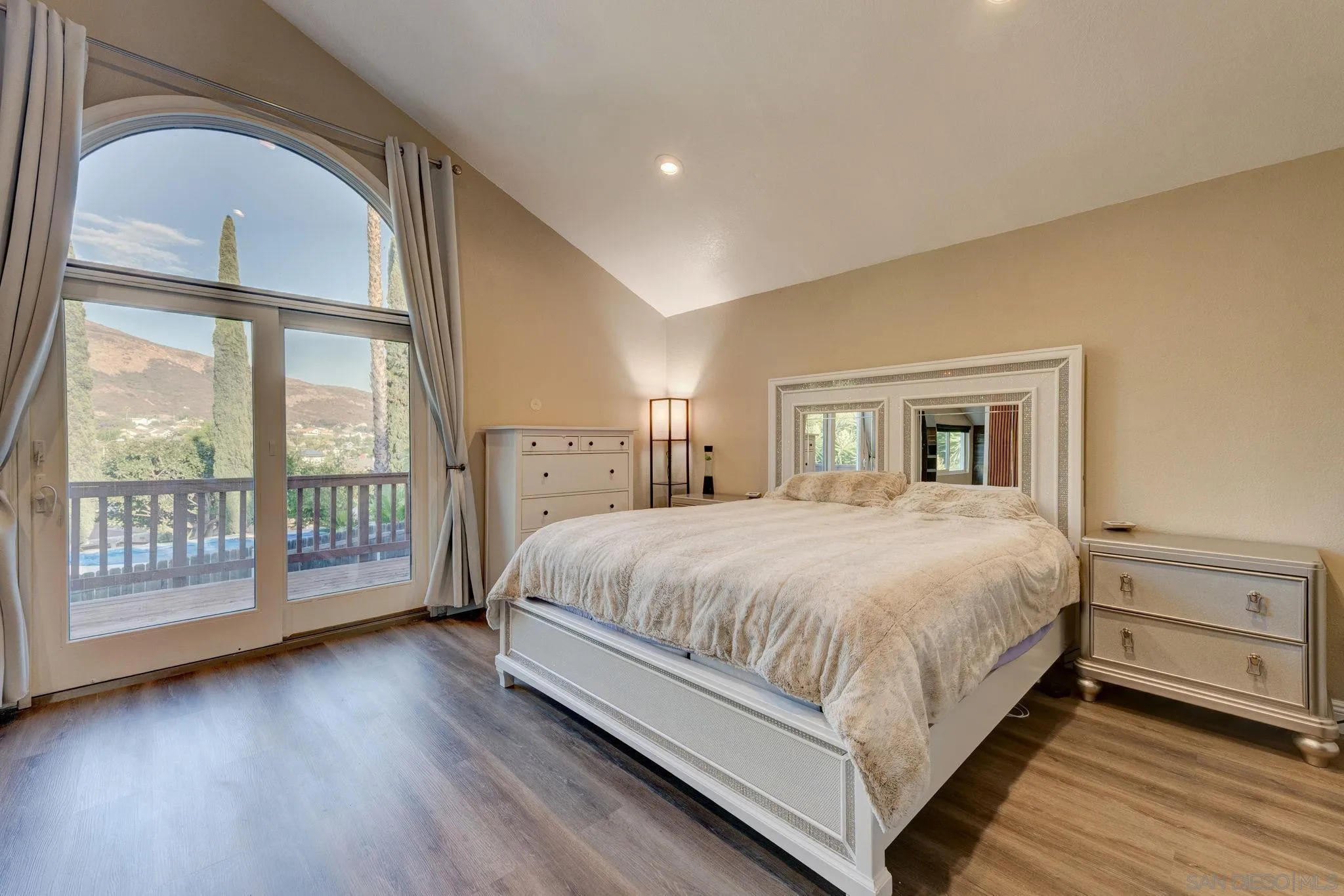 https://cdn.realtyfeed.com/cdn/127/260019365/c3d23b84badf87d9a43c8af790bd4905.webp