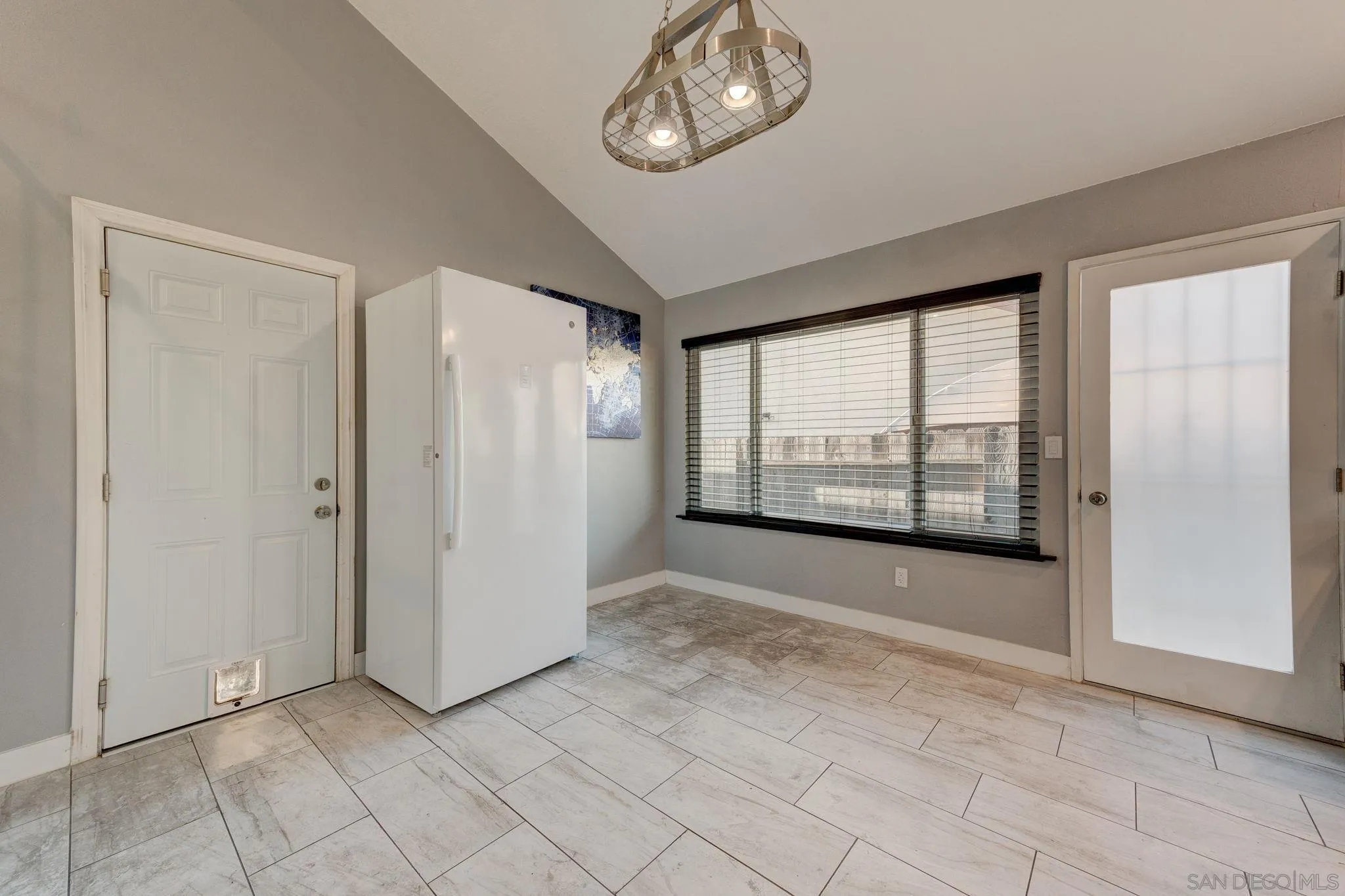 https://cdn.realtyfeed.com/cdn/127/260019365/e95bce9e6d56bef7c38a25c804f11ade.webp