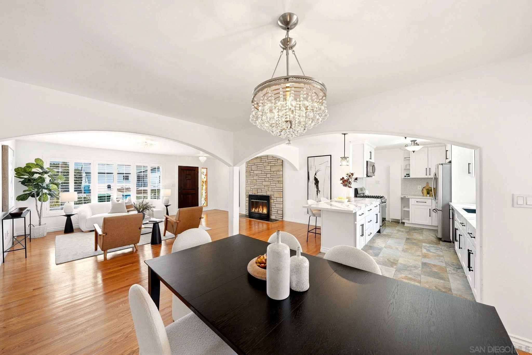 https://cdn.realtyfeed.com/cdn/127/260019366/11e1961e799b2dd2807f16181c5513e3.webp