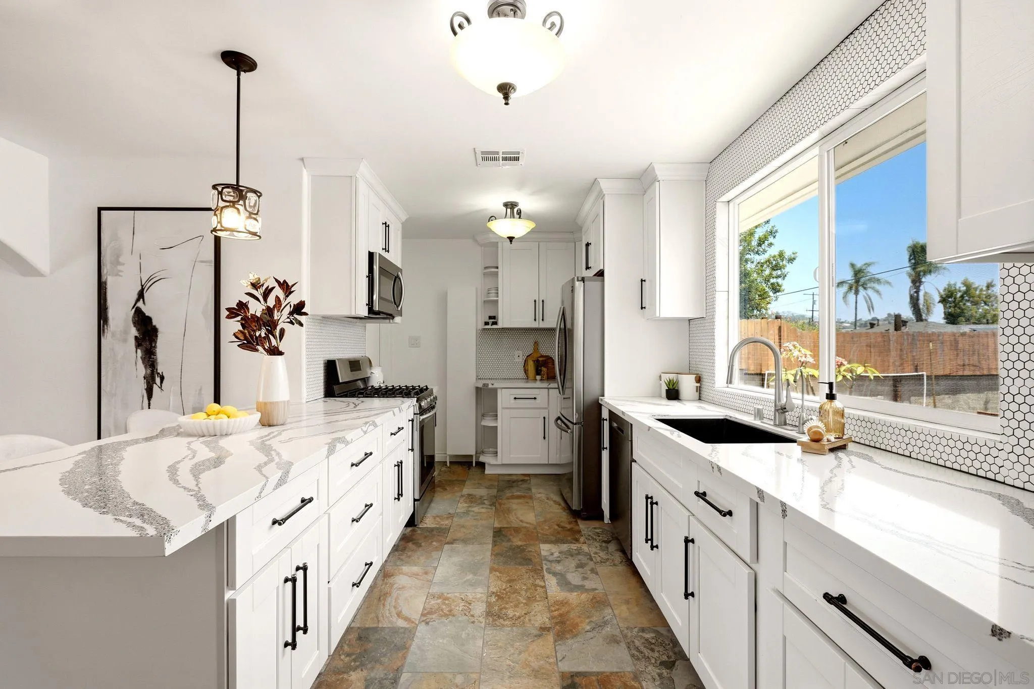 https://cdn.realtyfeed.com/cdn/127/260019366/81d981f2fb0e41a24a71639d78961abb.webp