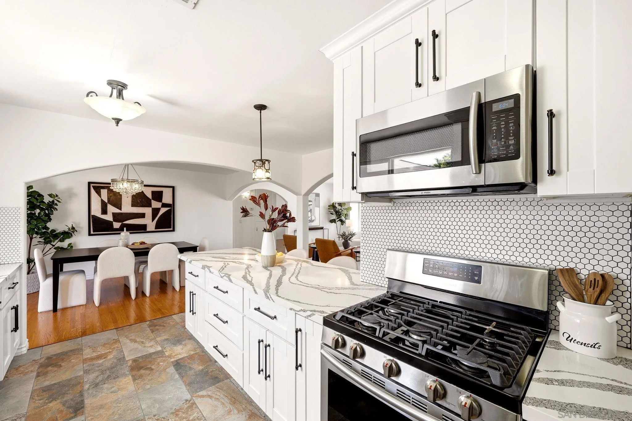https://cdn.realtyfeed.com/cdn/127/260019366/ab5bbe4b2e56172edcda82509ed2ca51.webp