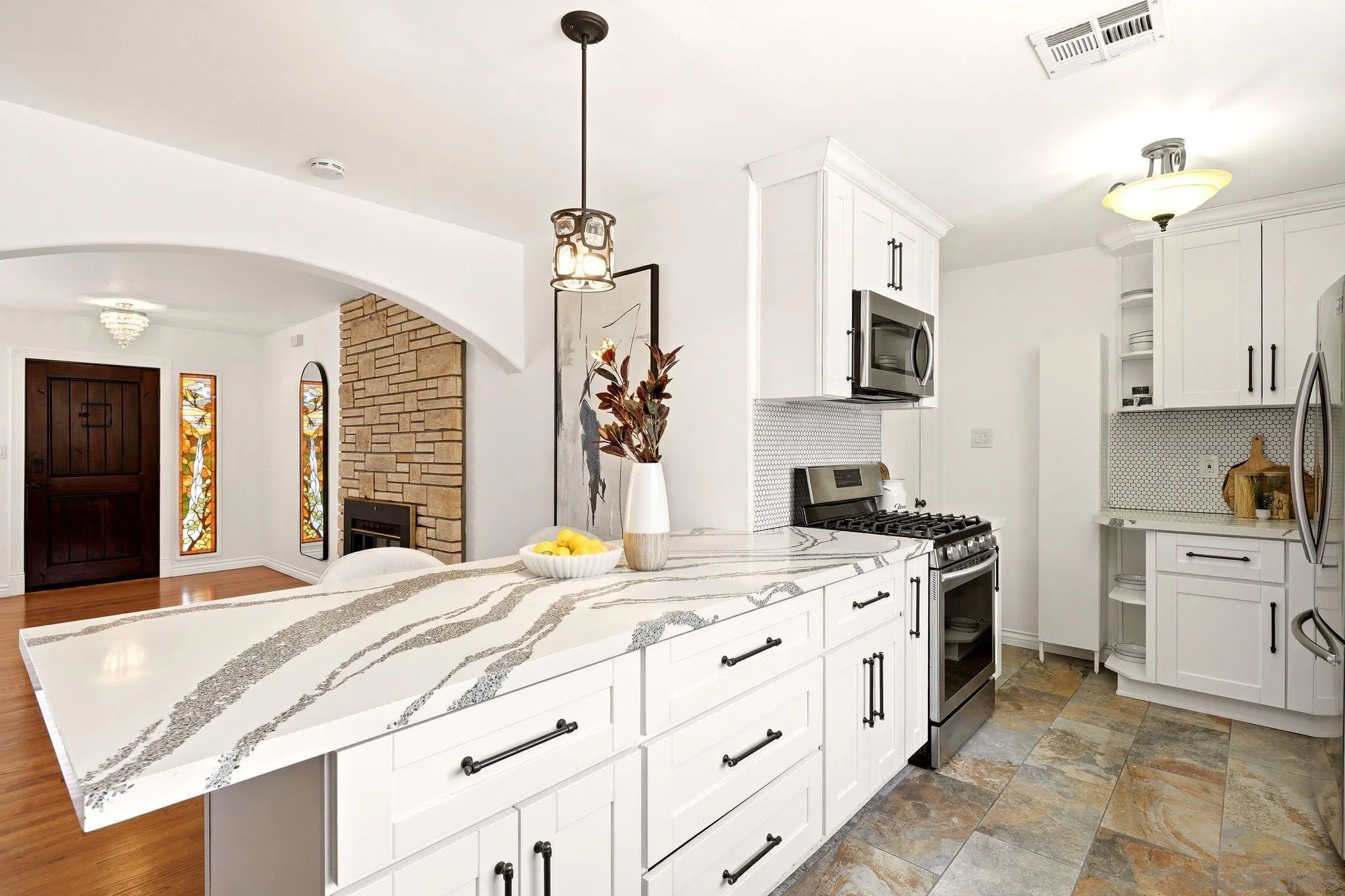 https://cdn.realtyfeed.com/cdn/127/260019366/cb24e79767b91c45134298a33eea928e.webp