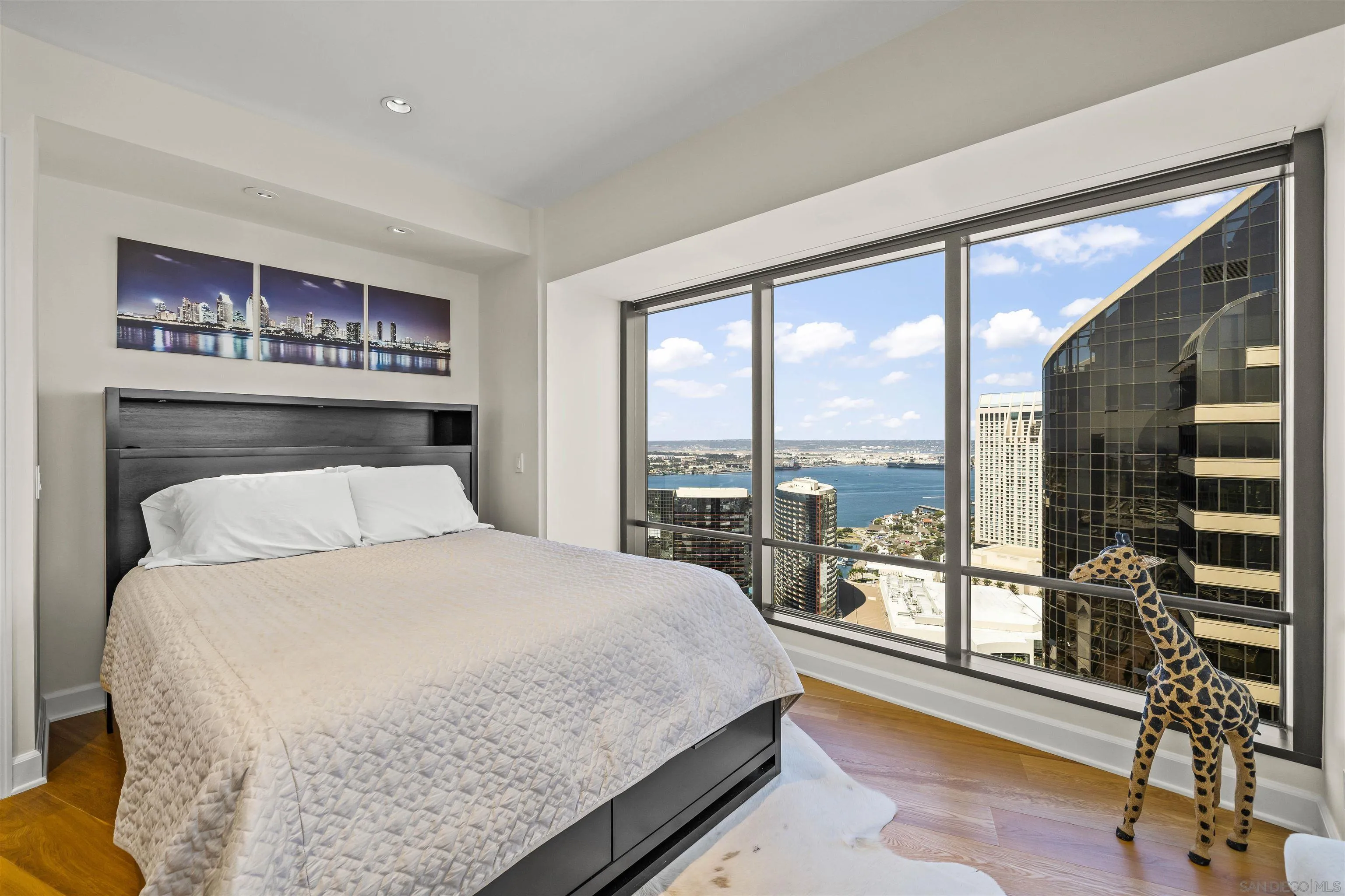 https://cdn.realtyfeed.com/cdn/127/260019375/e97754c0472e11926a32fa341af9fd4b.webp