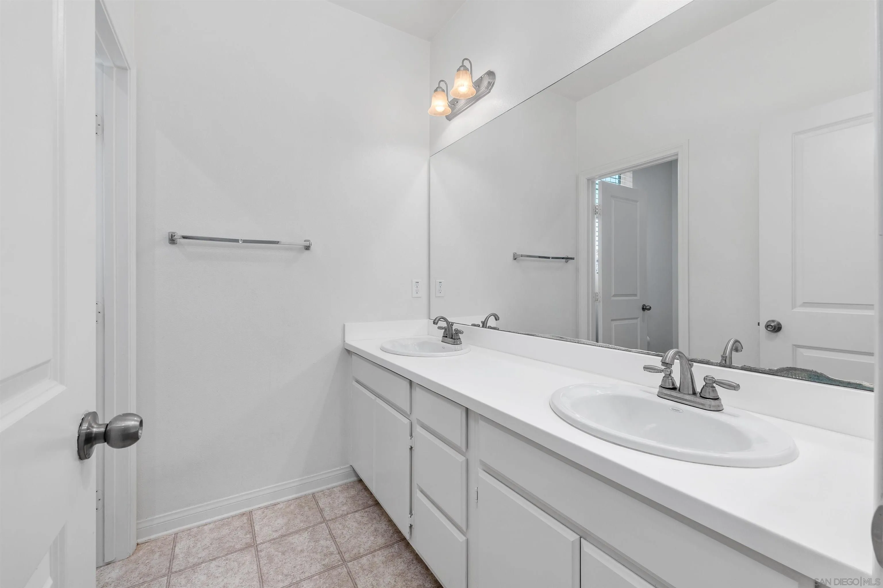 https://cdn.realtyfeed.com/cdn/127/260019378/04f67c337fc01f605833bd1d5dea4084.webp