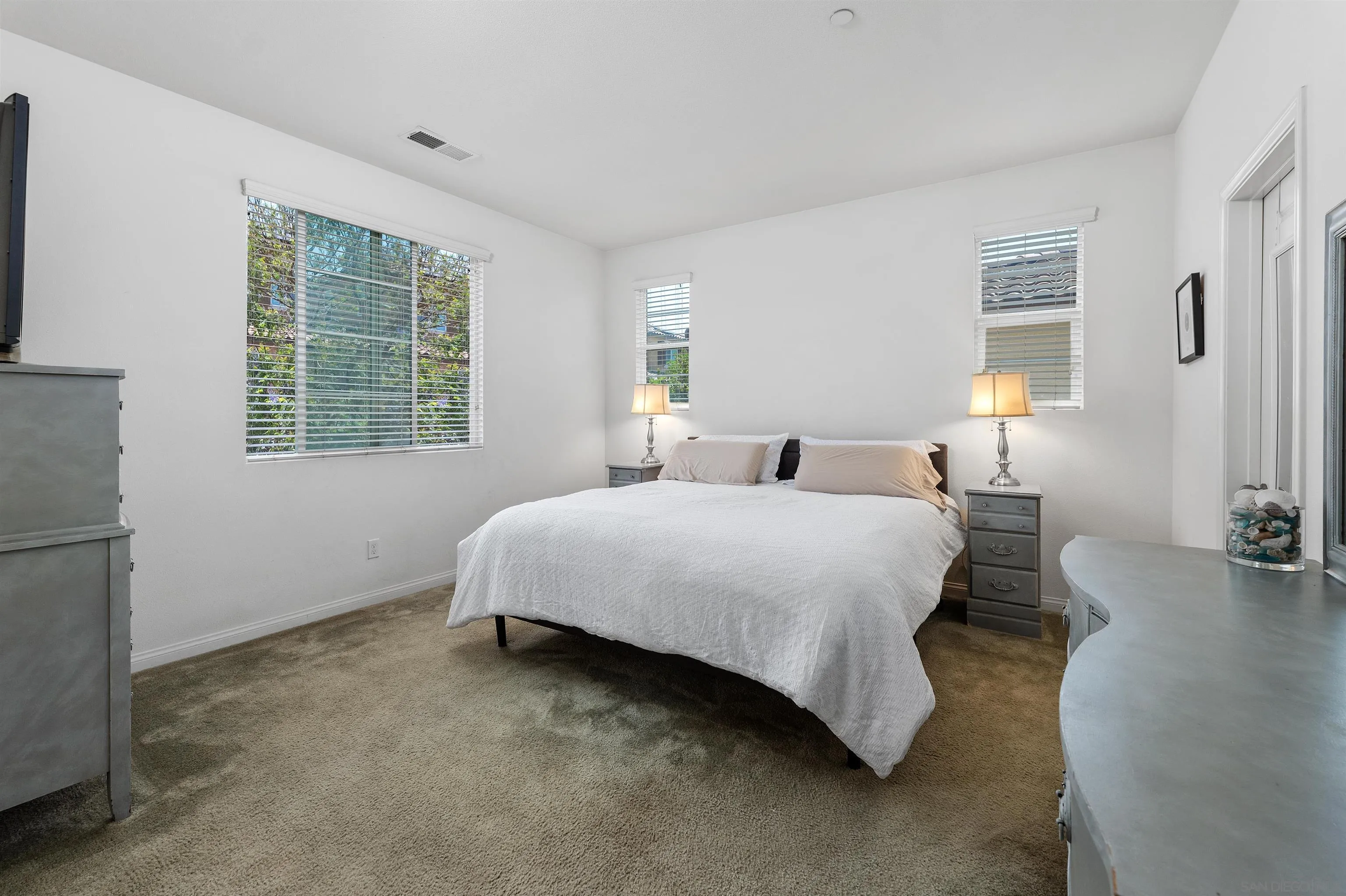 https://cdn.realtyfeed.com/cdn/127/260019378/3c7a31c9a6be36eeab7fc2cebc714caf.webp