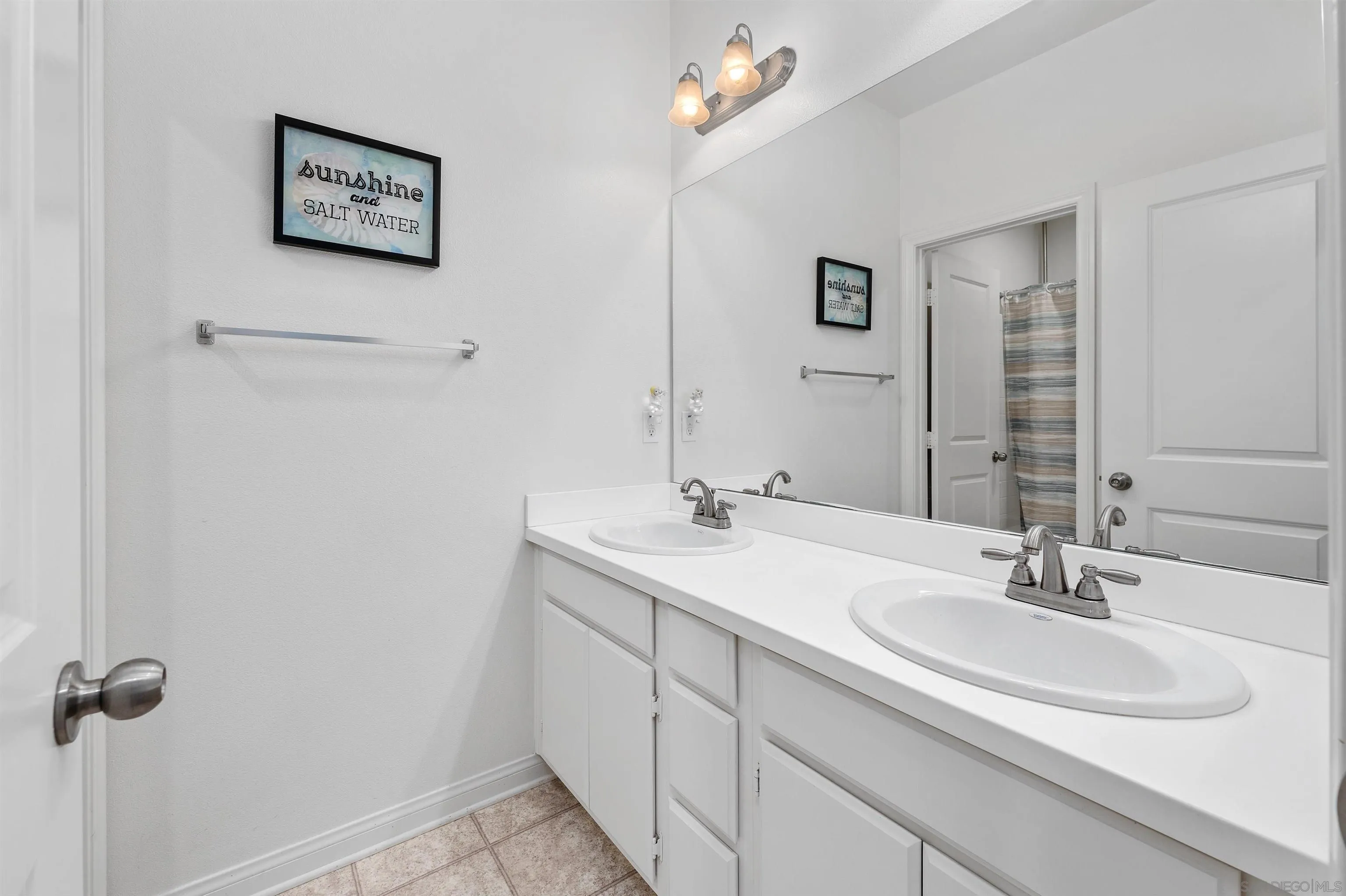 https://cdn.realtyfeed.com/cdn/127/260019378/811b04ace96a443a6c7ea21cd501de95.webp