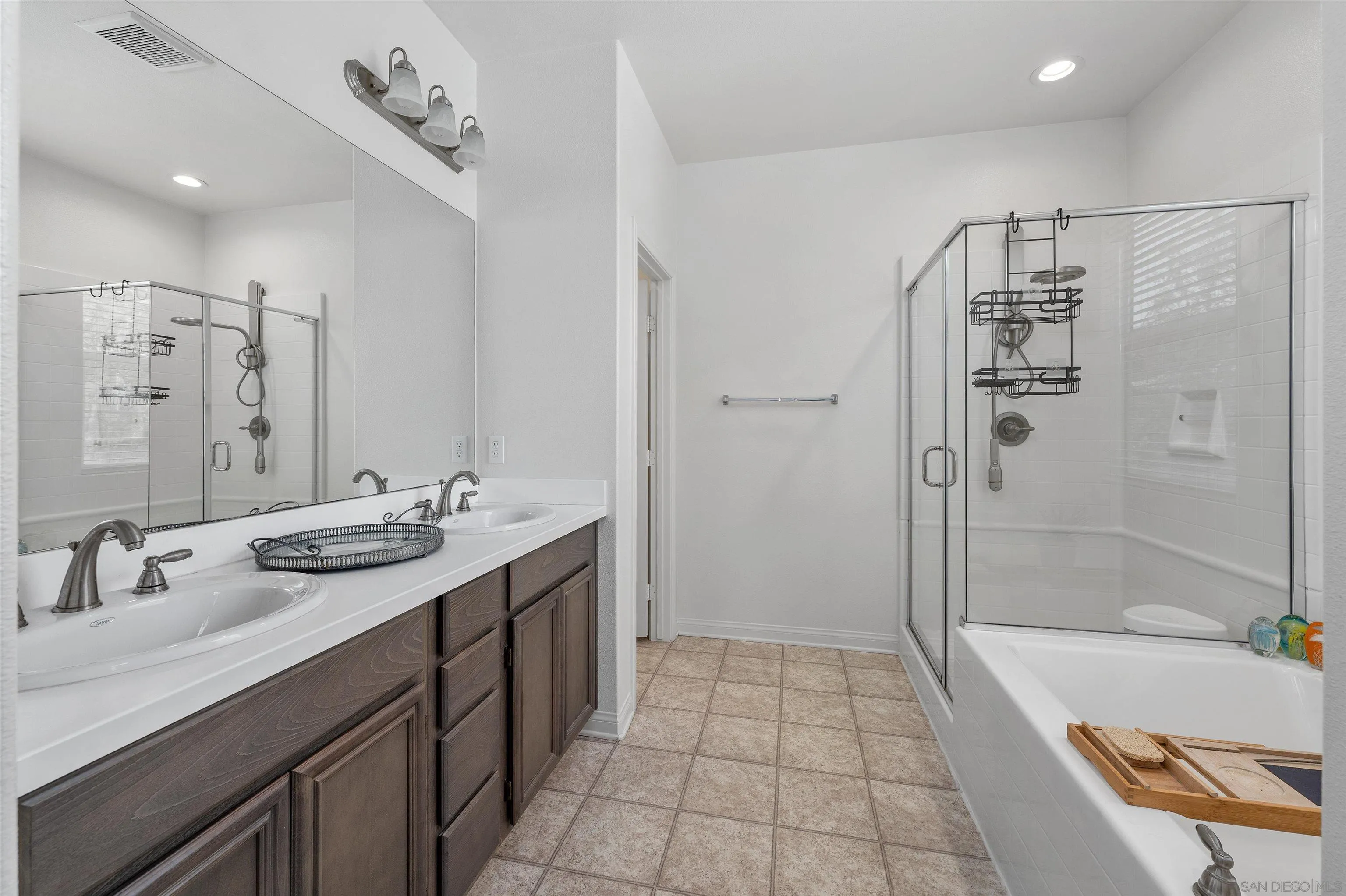 https://cdn.realtyfeed.com/cdn/127/260019378/c653a0f9ee2cdafb9872cbc29ad3dc1a.webp
