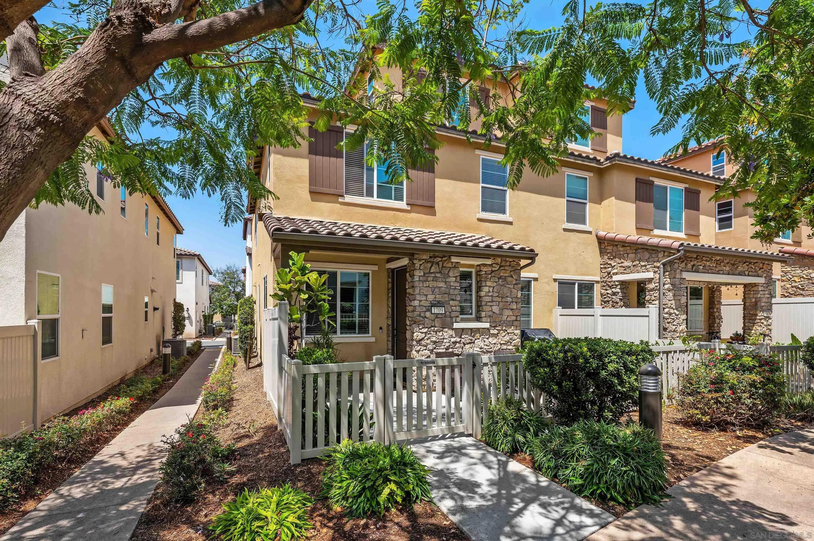 https://cdn.realtyfeed.com/cdn/127/260019378/e08552425c58b7924aab5f2857935d17.webp
