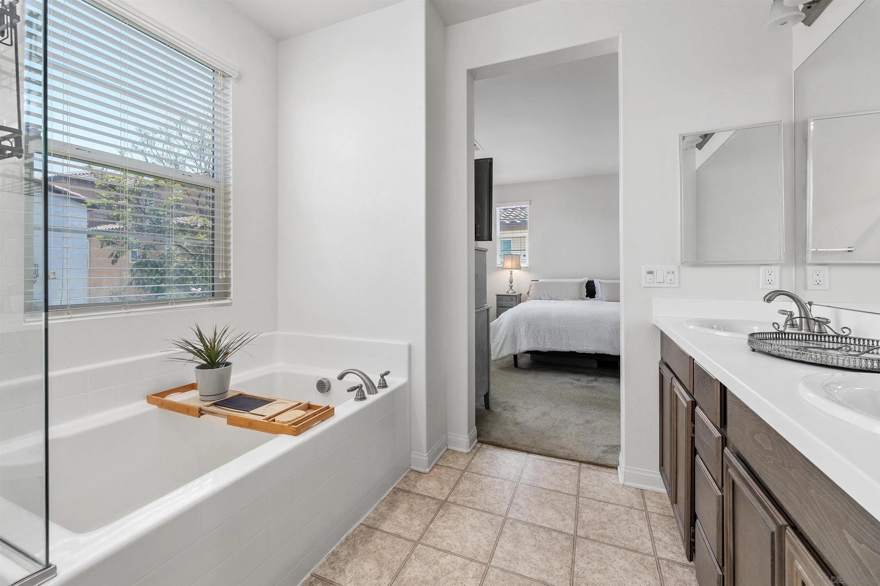 https://cdn.realtyfeed.com/cdn/127/260019378/e26f6251dbb736b038a14274e1c1efbb.webp