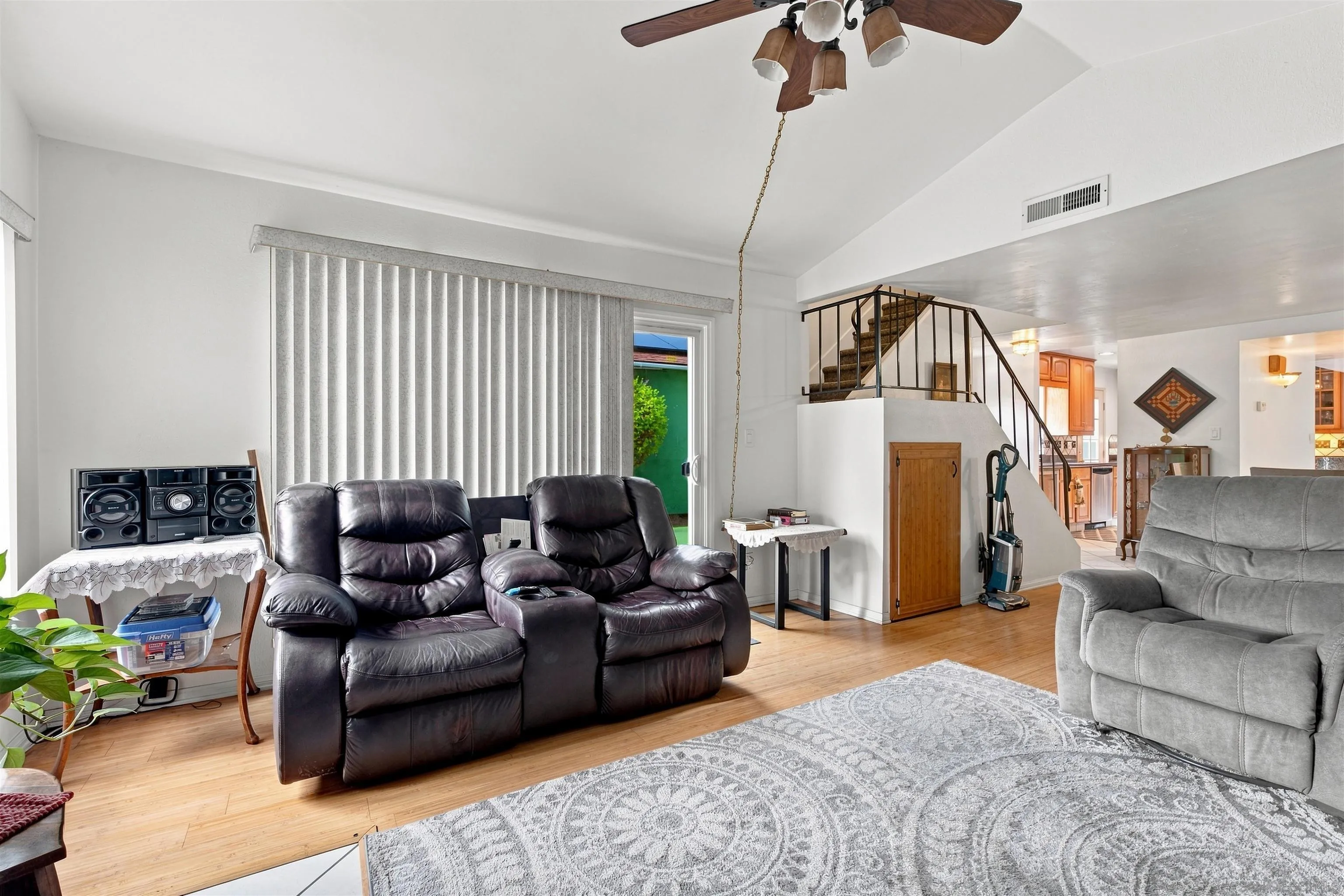 https://cdn.realtyfeed.com/cdn/127/260019379/02ebea0e2676ba40a3b3bd57a39811f2.webp